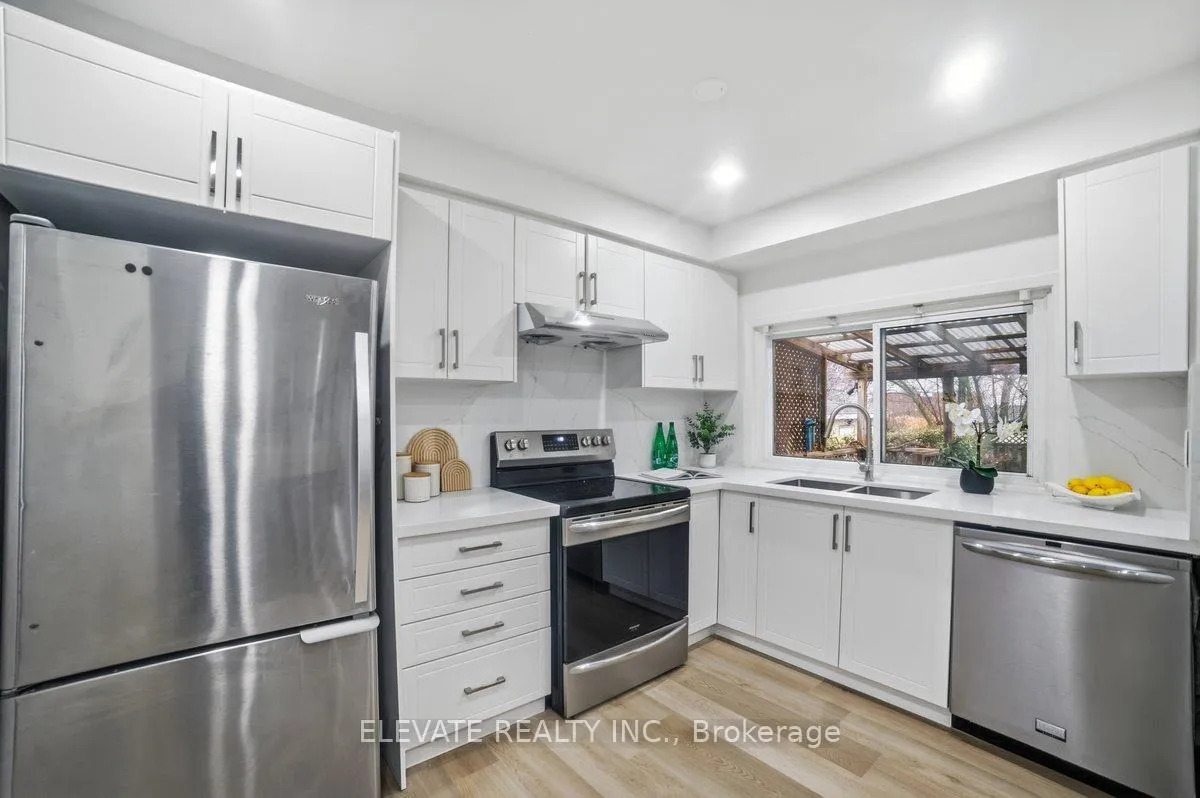 Photo 2 of 19 Madoc Drive, Brampton, Madoc — HOMEH