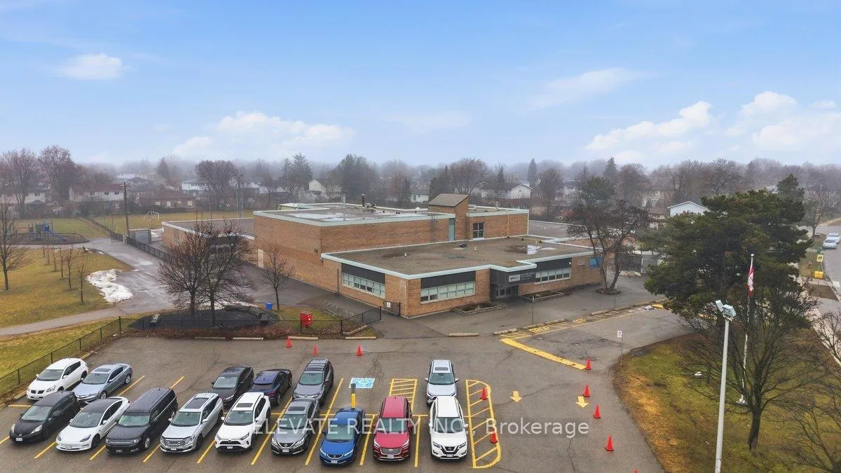 Photo 29 of 19 Madoc Drive, Brampton, Madoc — HOMEH