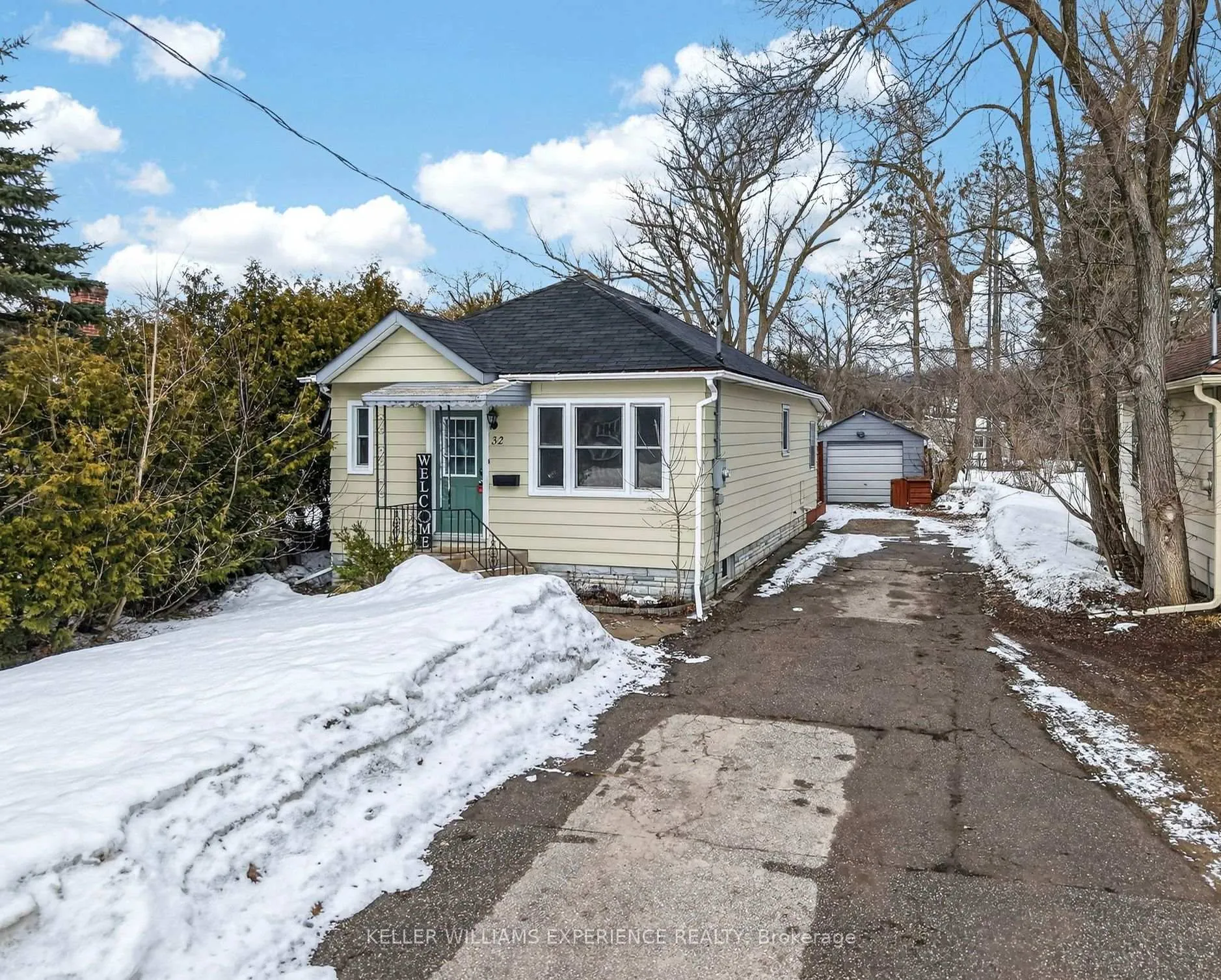 Photo 1 of 32 Henry Street, Barrie, Queen's Park — HOMEH