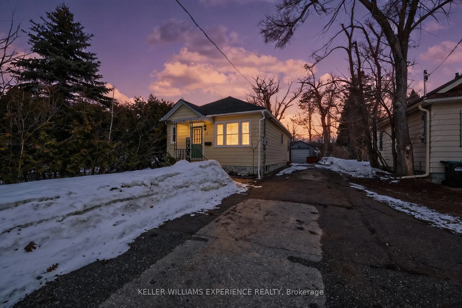 Photo 2 of 32 Henry Street, Barrie, Queen's Park — HOMEH