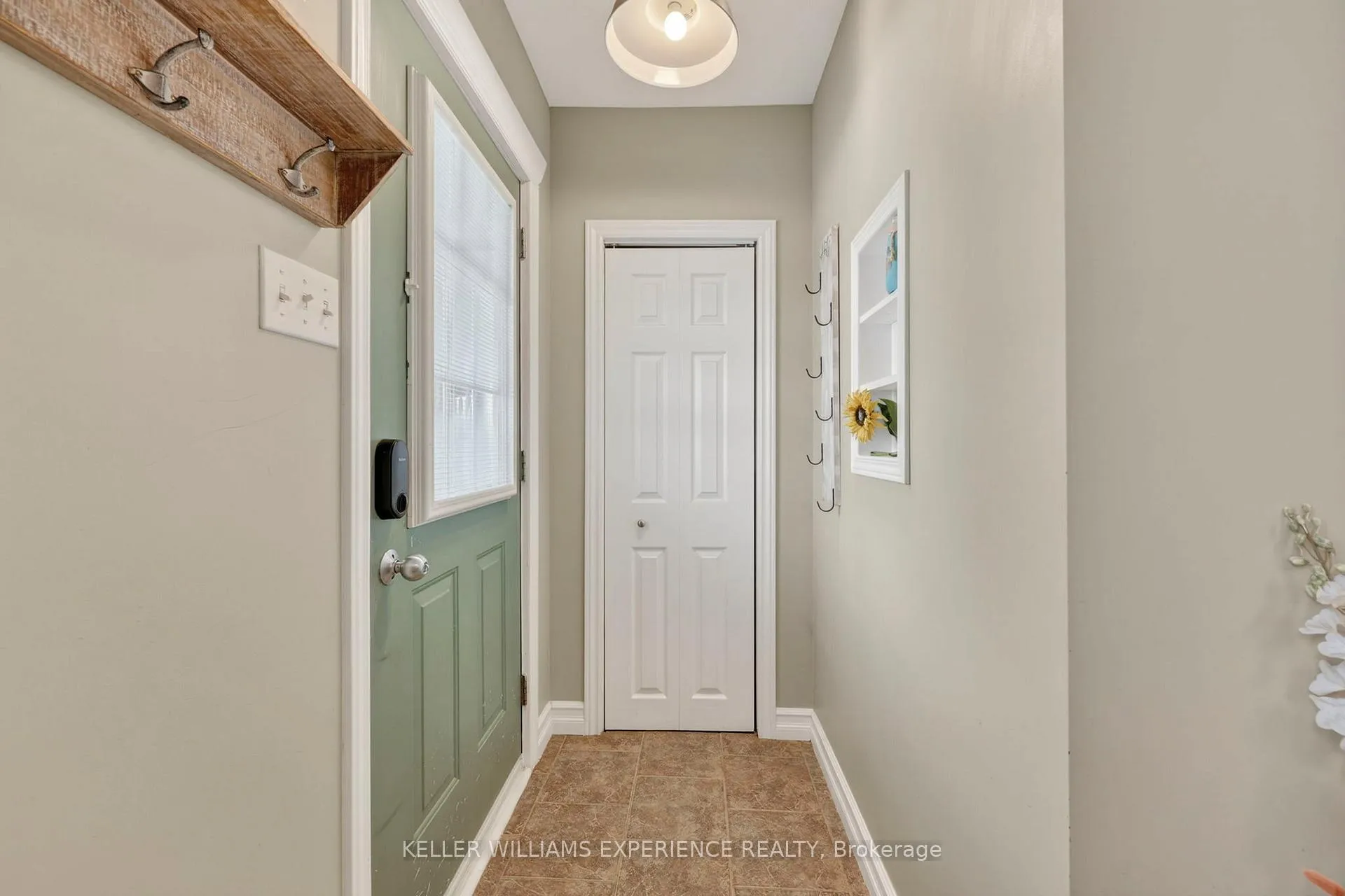 Photo 6 of 32 Henry Street, Barrie, Queen's Park — HOMEH