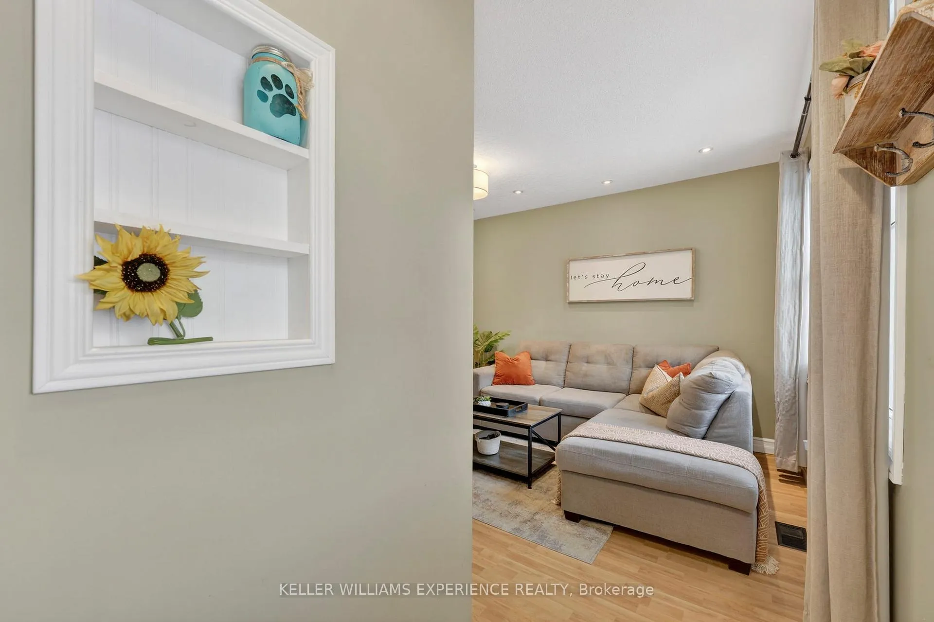 Photo 7 of 32 Henry Street, Barrie, Queen's Park — HOMEH
