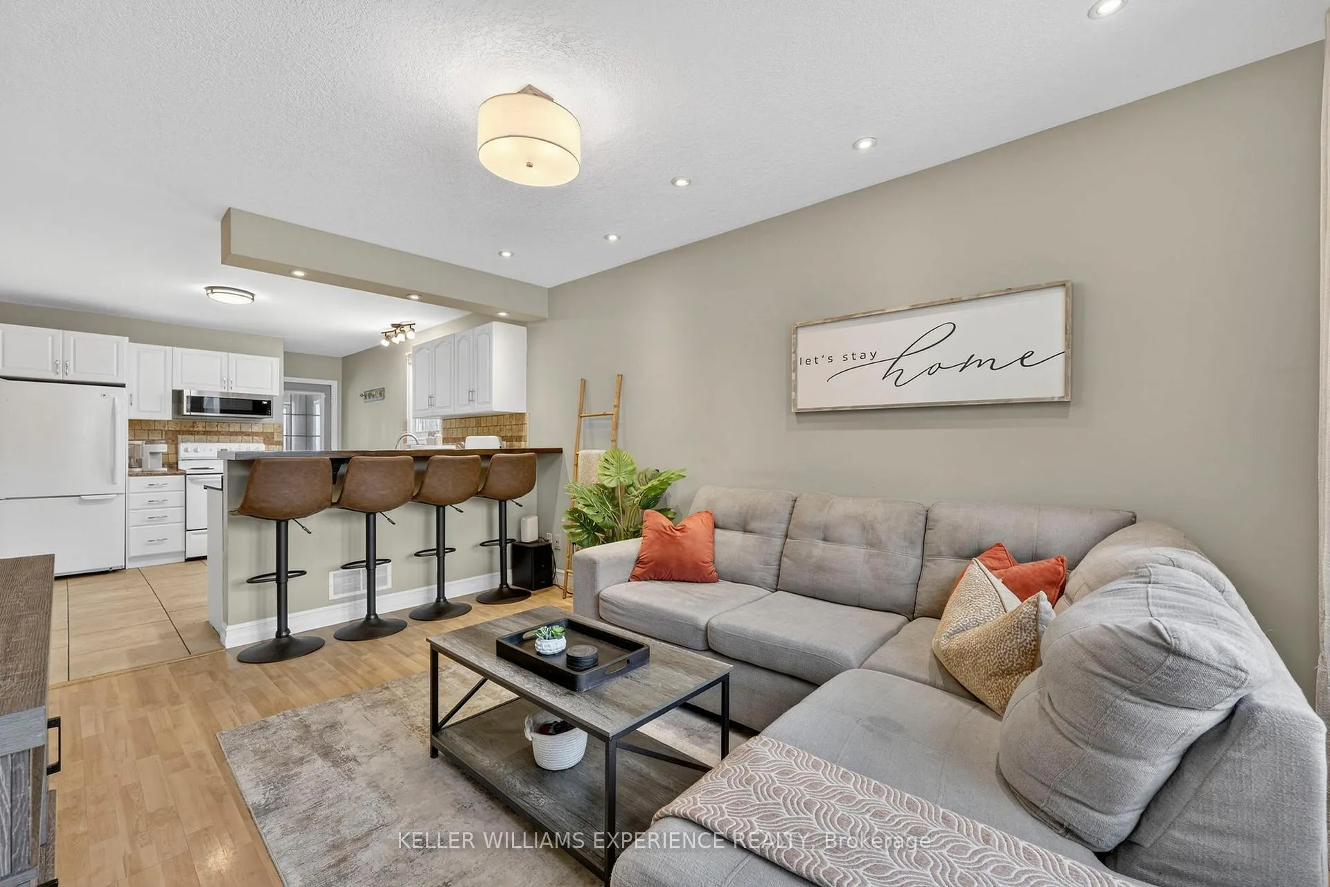 Photo 8 of 32 Henry Street, Barrie, Queen's Park — HOMEH