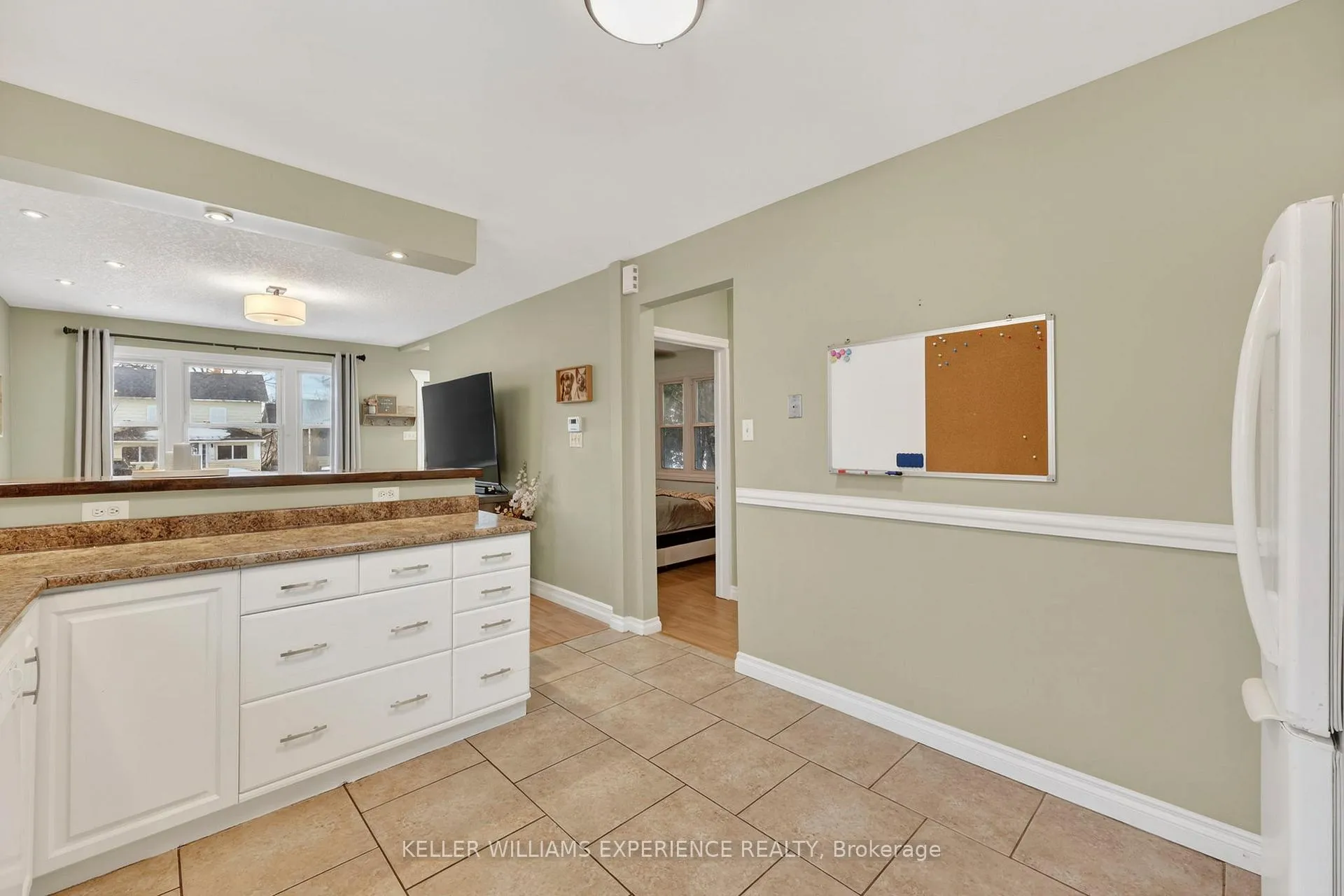 Photo 17 of 32 Henry Street, Barrie, Queen's Park — HOMEH
