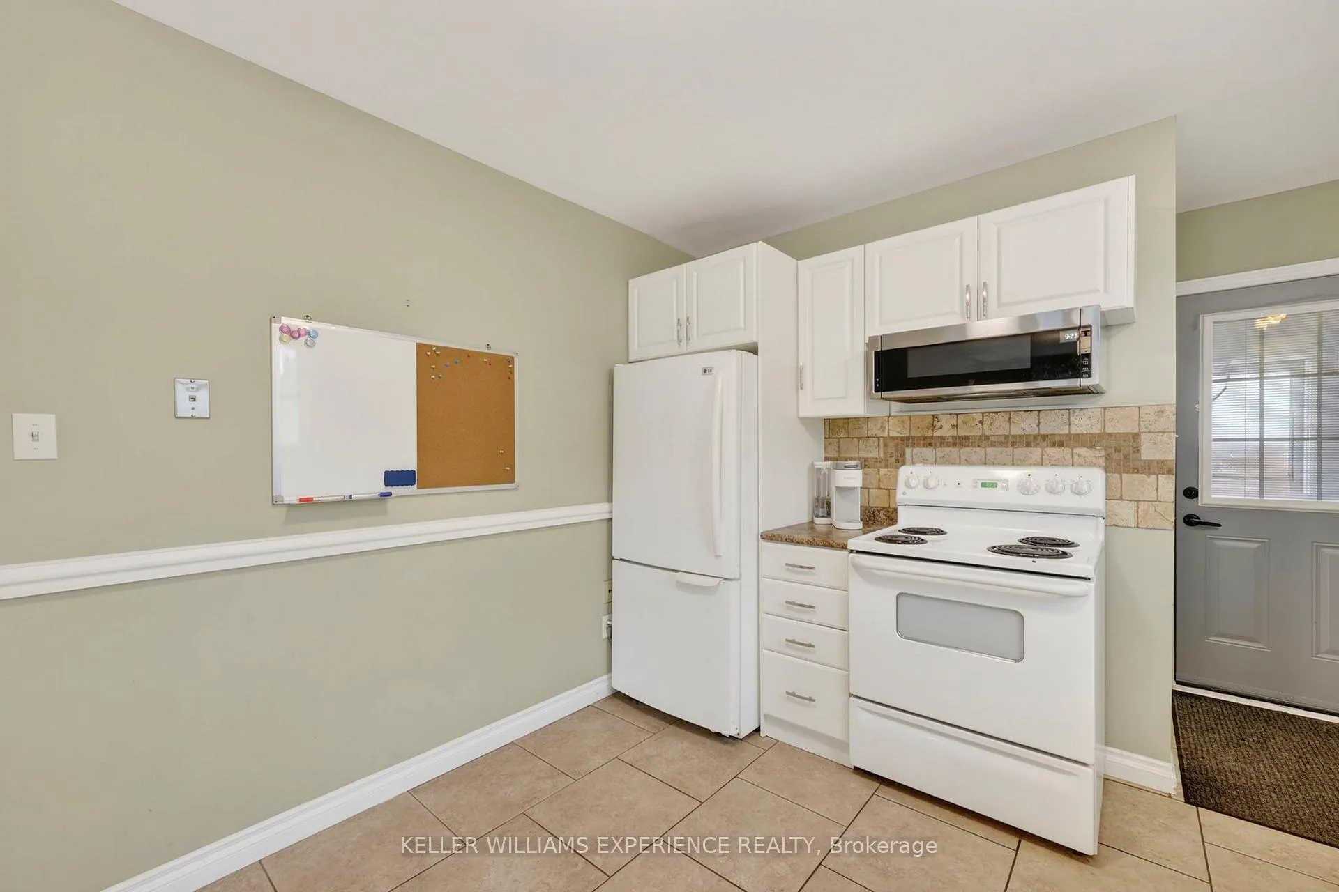 Photo 18 of 32 Henry Street, Barrie, Queen's Park — HOMEH