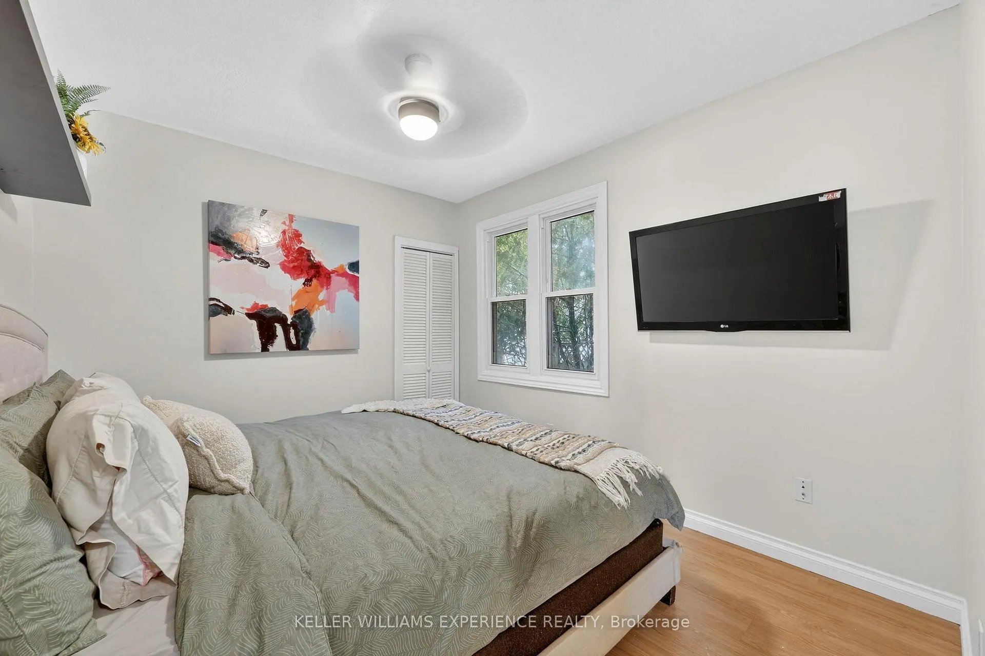 Photo 19 of 32 Henry Street, Barrie, Queen's Park — HOMEH