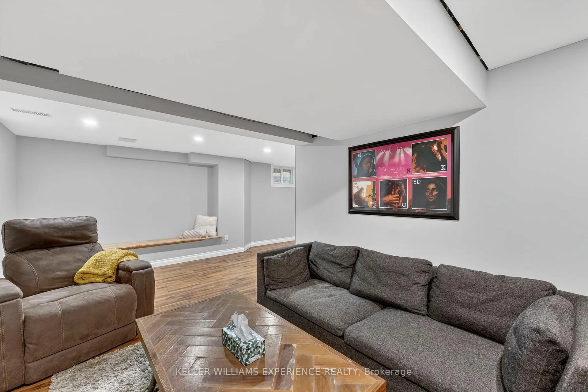 Photo 33 of 32 Henry Street, Barrie, Queen's Park — HOMEH