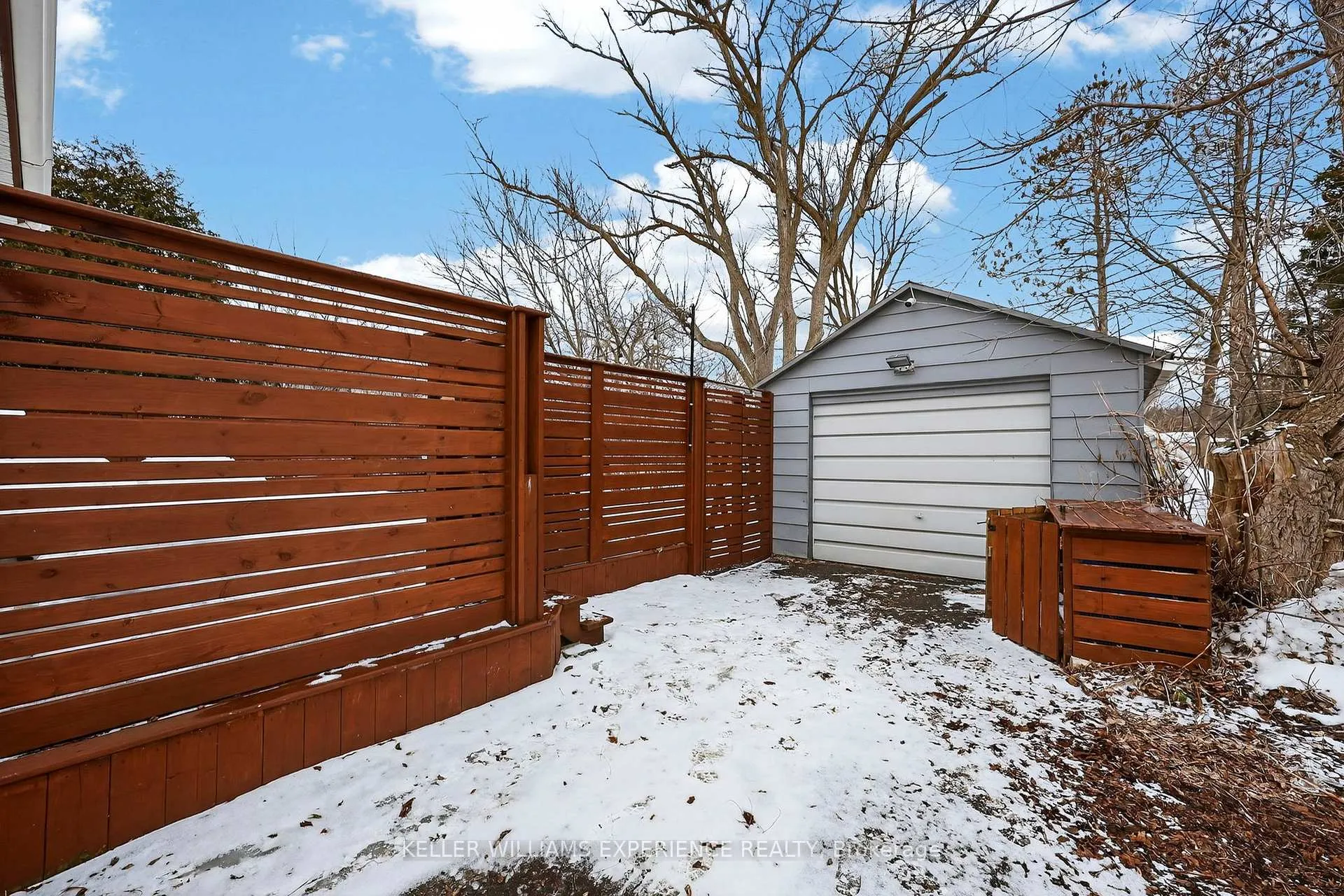 Photo 40 of 32 Henry Street, Barrie, Queen's Park — HOMEH