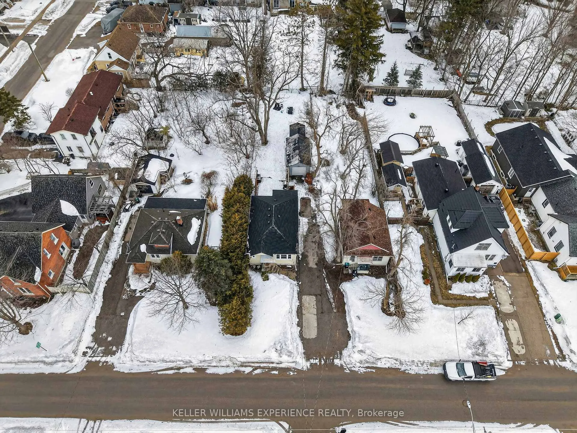 Photo 45 of 32 Henry Street, Barrie, Queen's Park — HOMEH