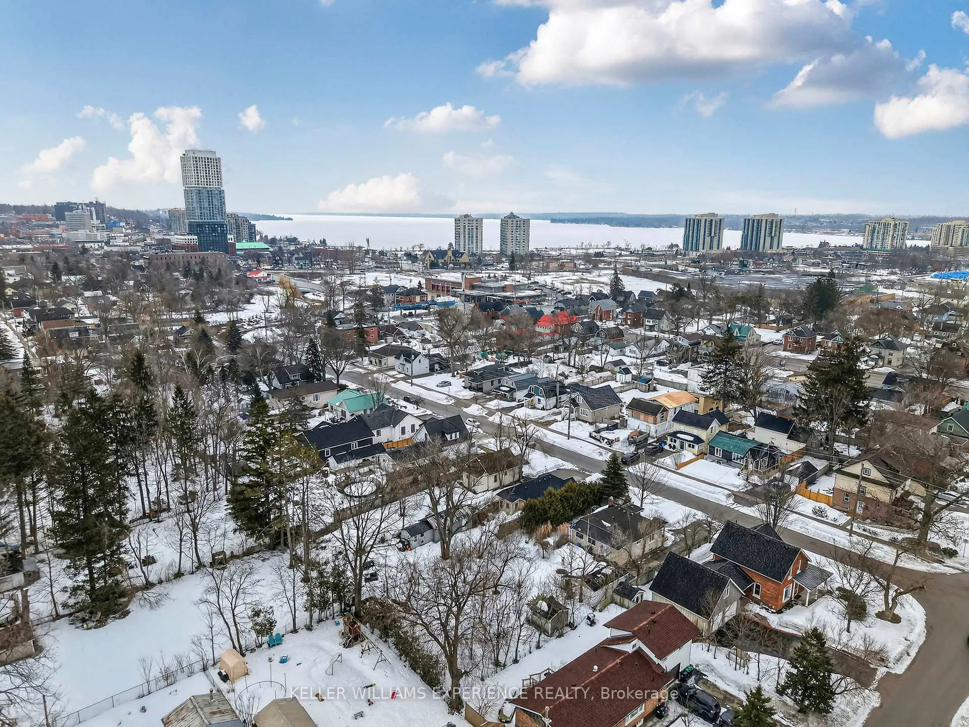 Photo 47 of 32 Henry Street, Barrie, Queen's Park — HOMEH