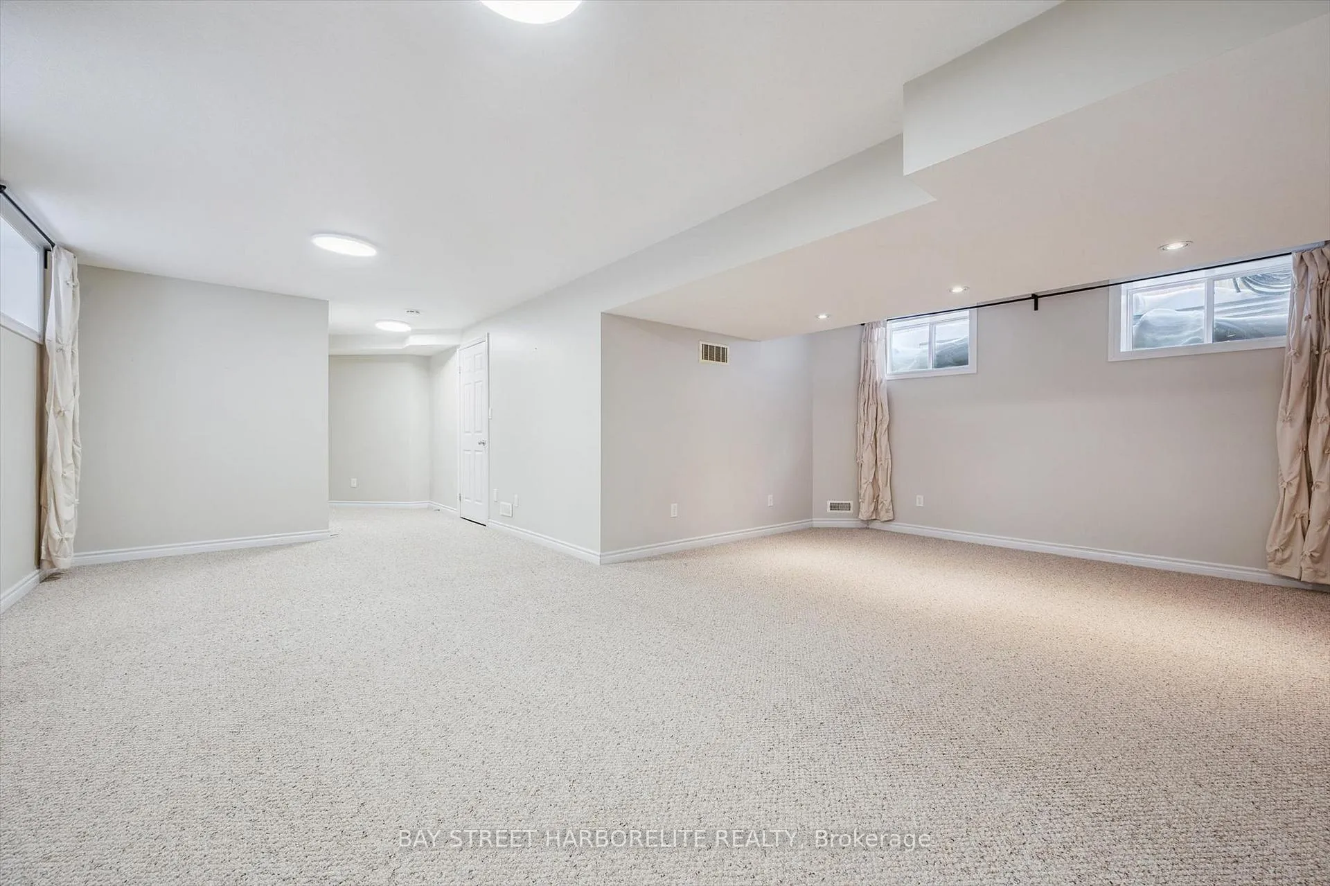 Photo 22 of 128 Clough Crescent, Guelph, Pineridge/Westminster Woods — HOMEH