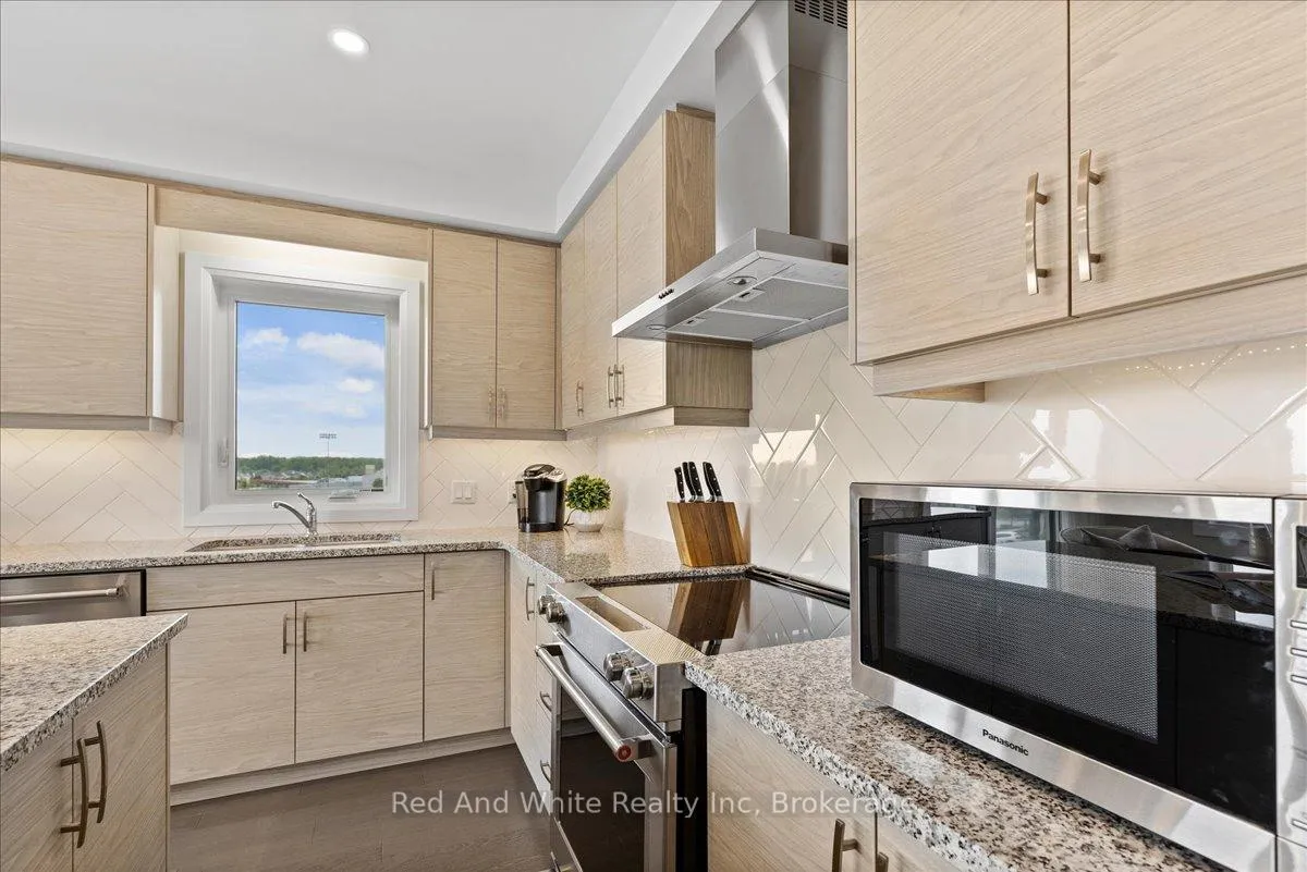 Photo 6 of Unit 302, 245 Grey Silo Road, Waterloo — HOMEH