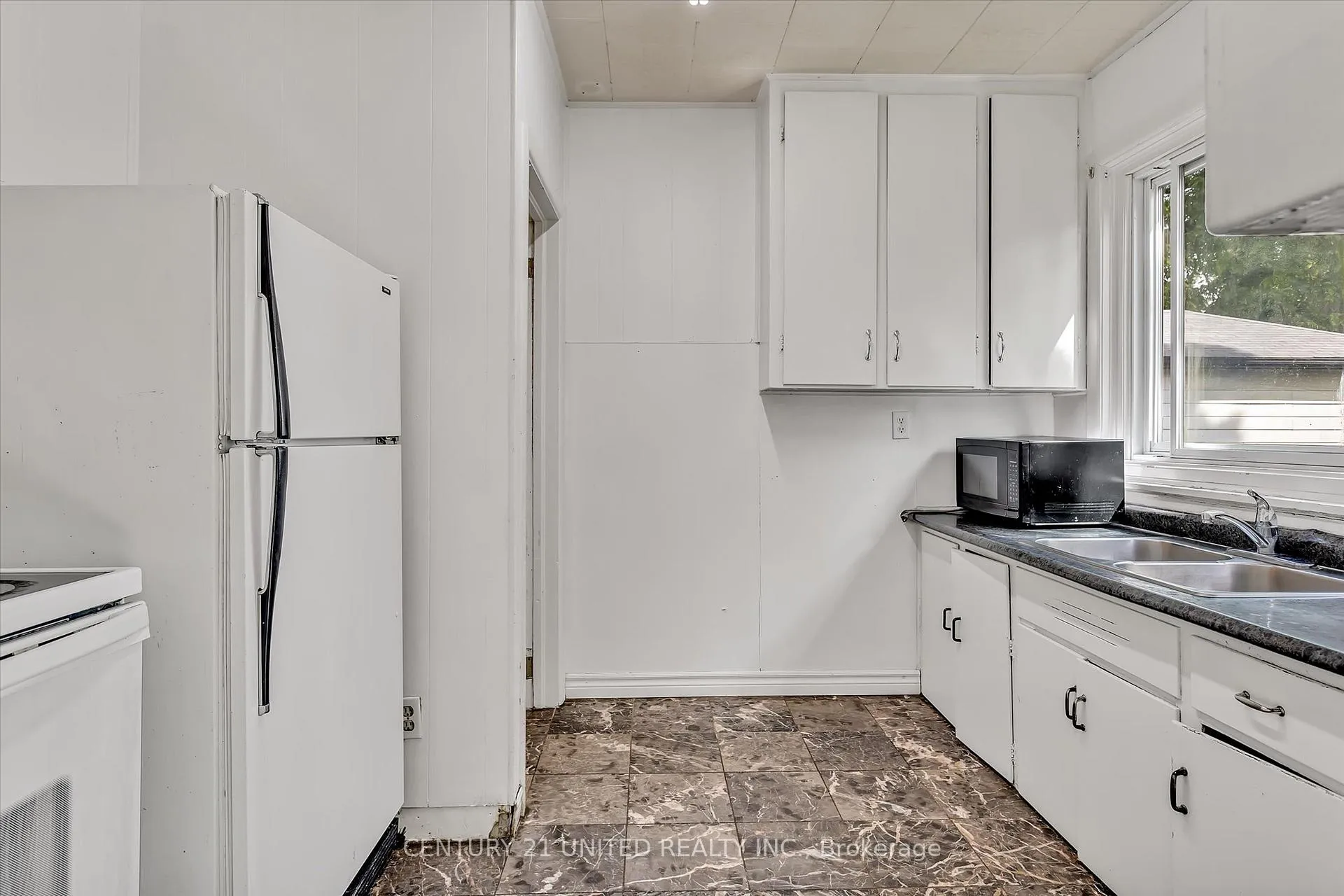 Photo 10 of 878 Chemong Road, Peterborough, Northcrest Ward 5 — HOMEH