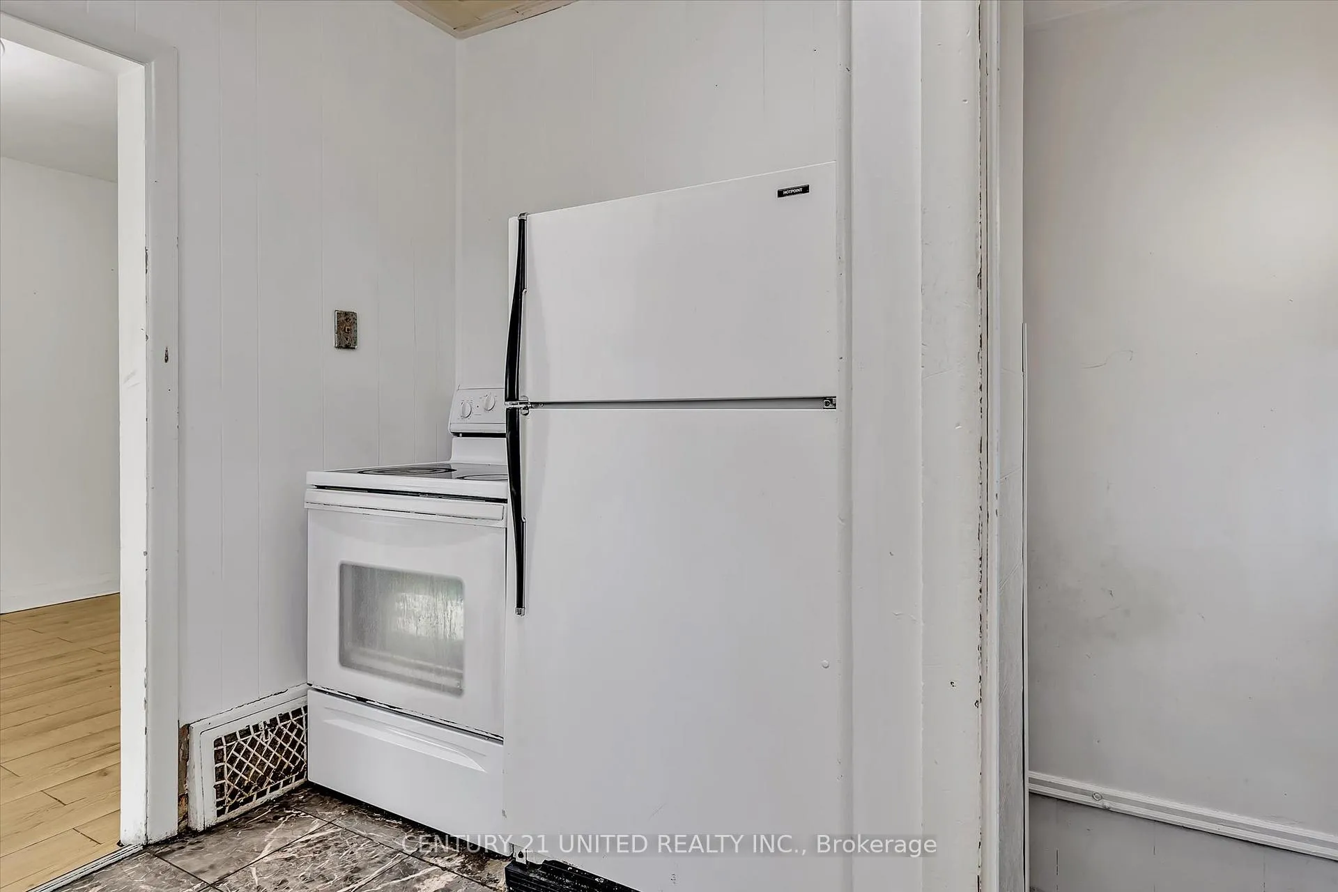 Photo 13 of 878 Chemong Road, Peterborough, Northcrest Ward 5 — HOMEH