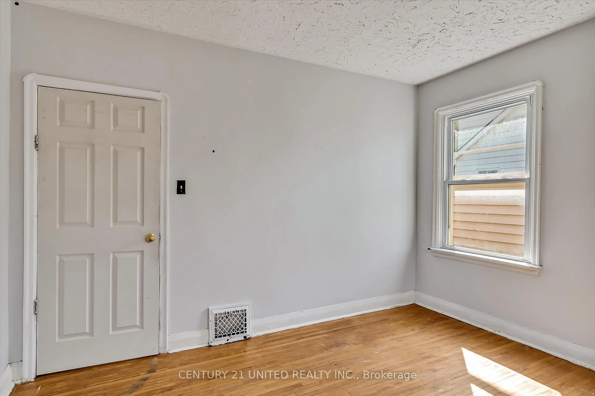 Photo 15 of 878 Chemong Road, Peterborough, Northcrest Ward 5 — HOMEH