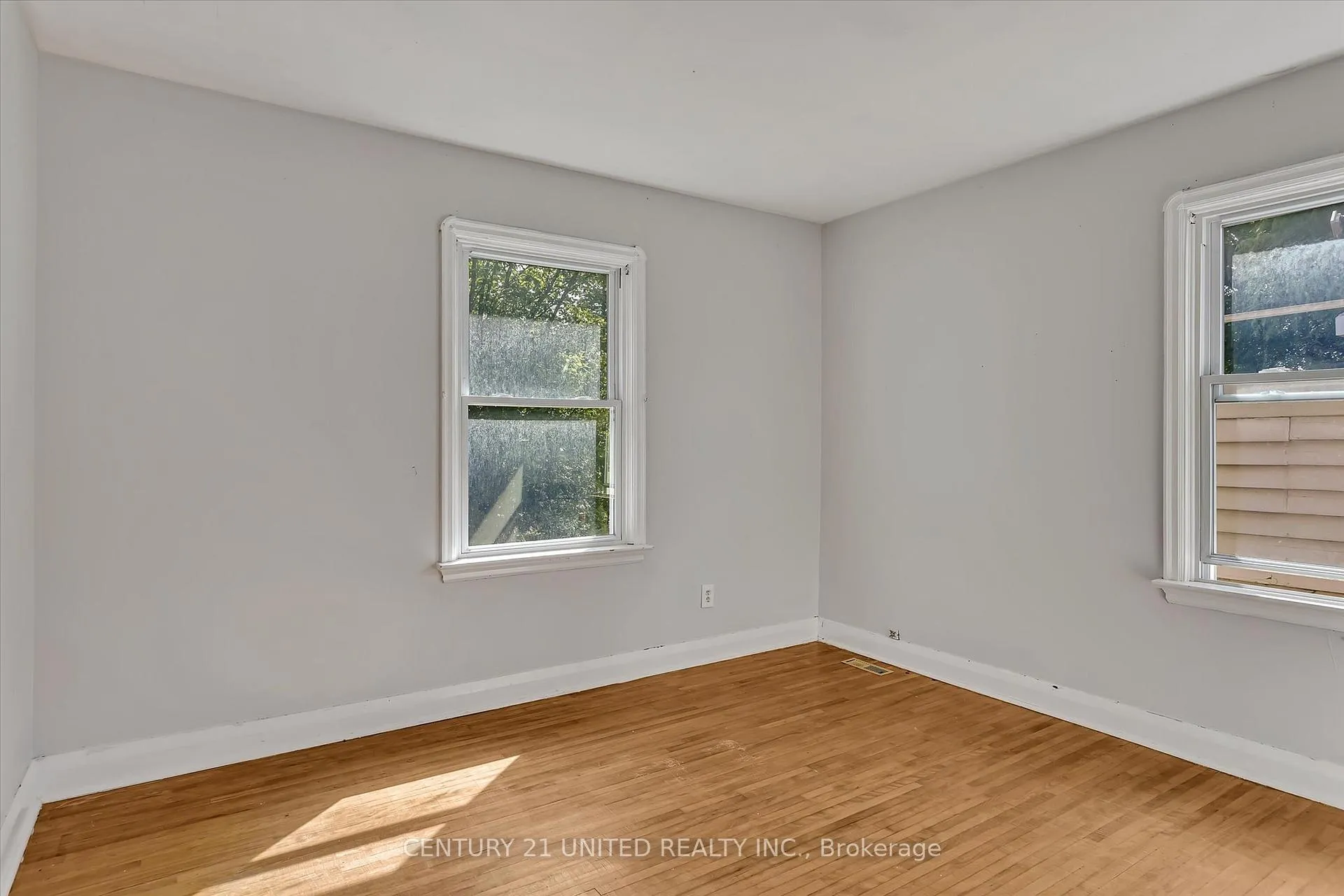 Photo 16 of 878 Chemong Road, Peterborough, Northcrest Ward 5 — HOMEH