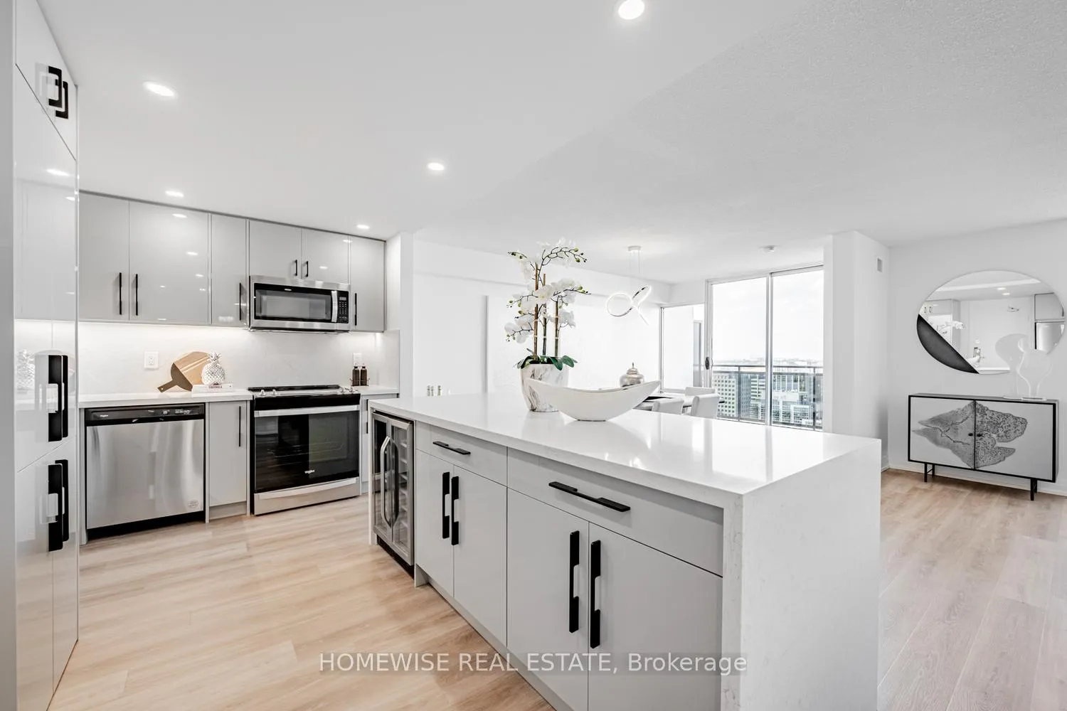 Photo 2 of Unit PH2903, 7 Jackes Avenue, Toronto, Rosedale-Moore Park — HOMEH