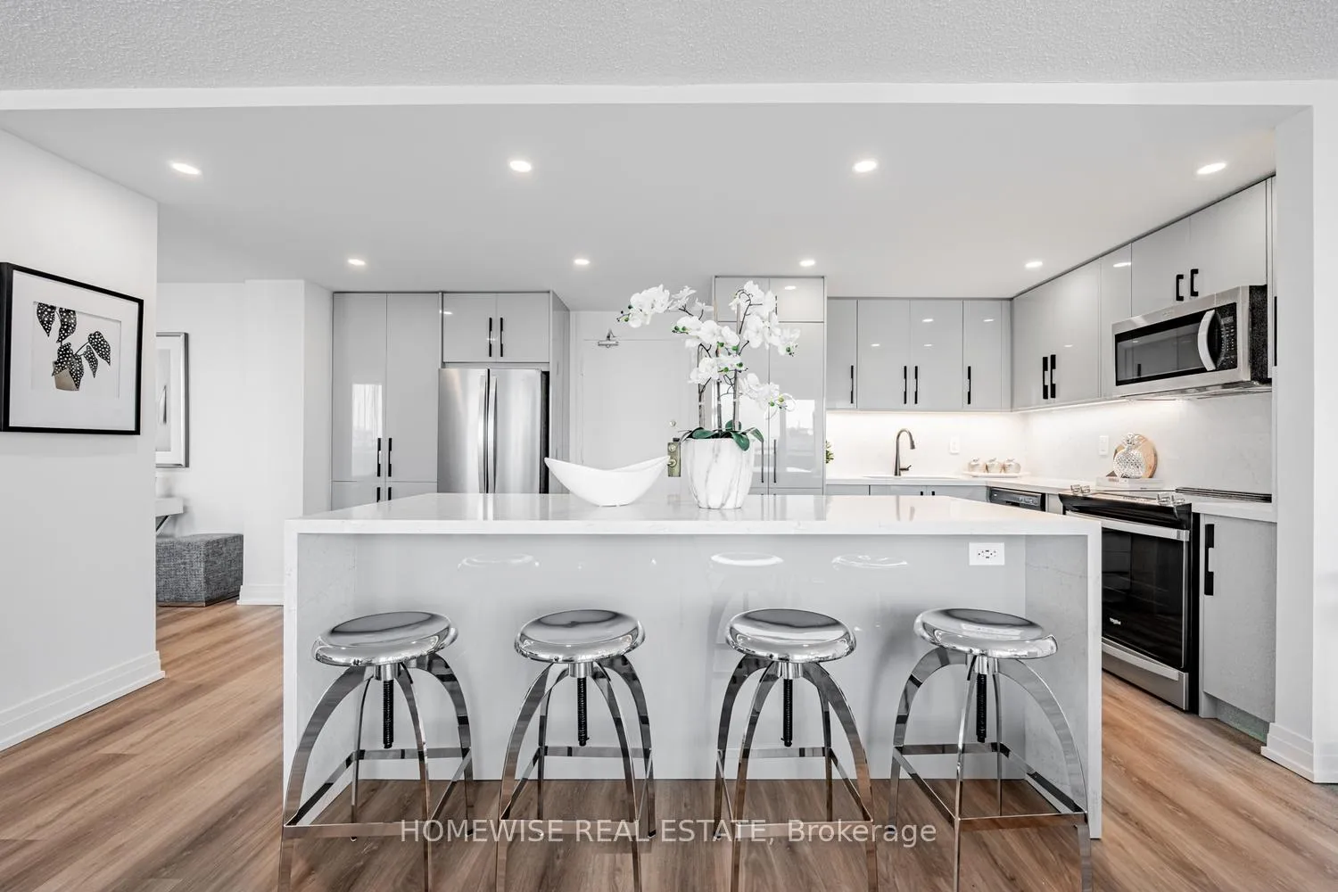 Photo 3 of Unit PH2903, 7 Jackes Avenue, Toronto, Rosedale-Moore Park — HOMEH