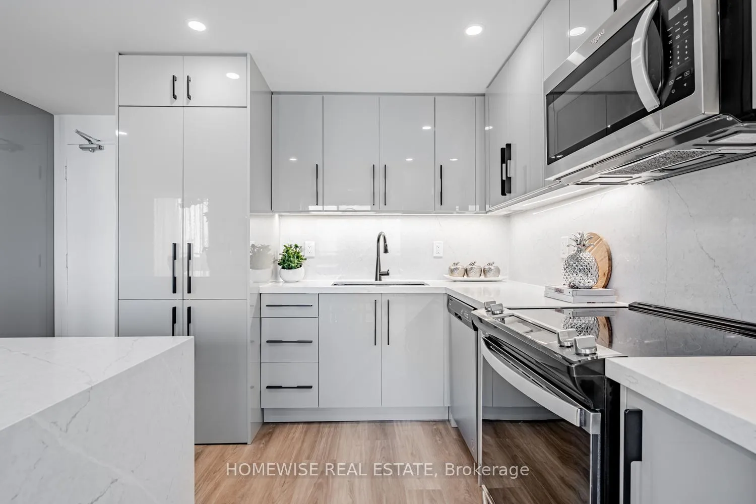 Photo 4 of Unit PH2903, 7 Jackes Avenue, Toronto, Rosedale-Moore Park — HOMEH