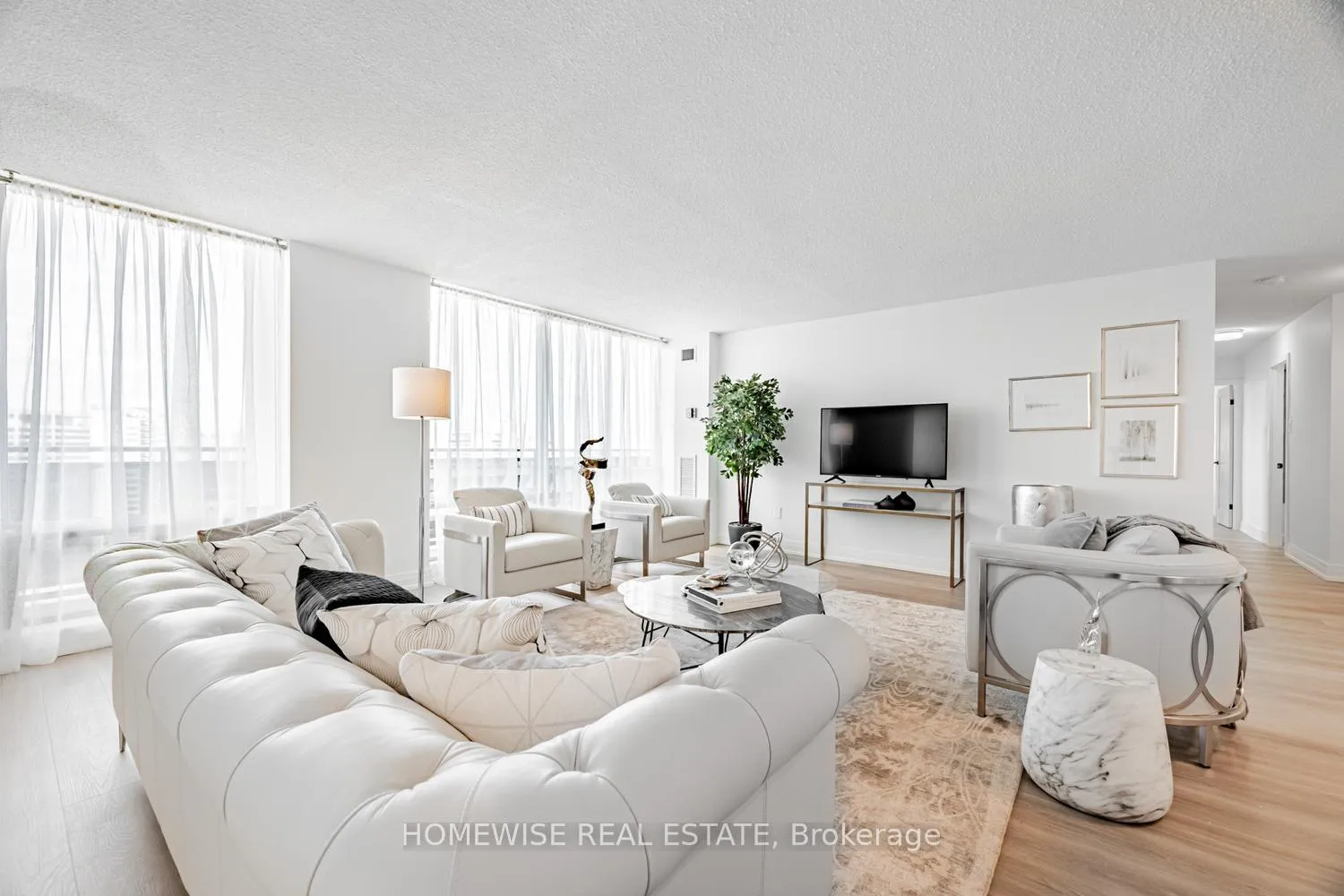 Photo 5 of Unit PH2903, 7 Jackes Avenue, Toronto, Rosedale-Moore Park — HOMEH