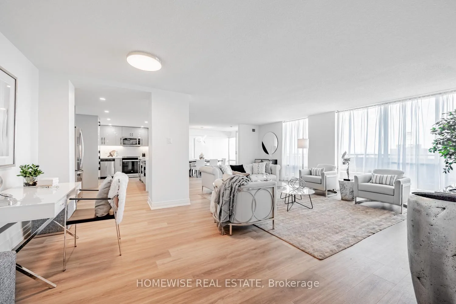 Photo 8 of Unit PH2903, 7 Jackes Avenue, Toronto, Rosedale-Moore Park — HOMEH