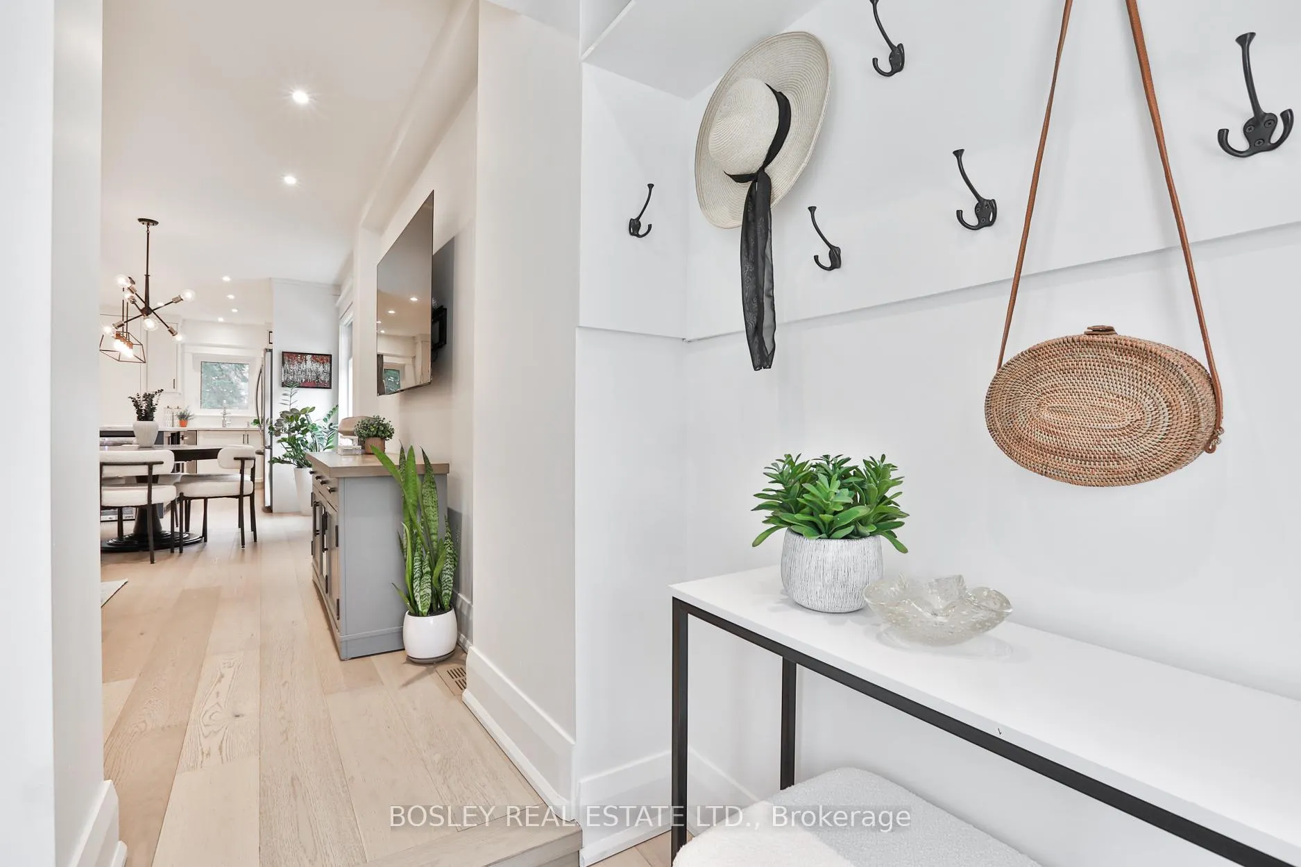 Photo 4 of 588 Merton Street, Toronto, Mount Pleasant East — HOMEH