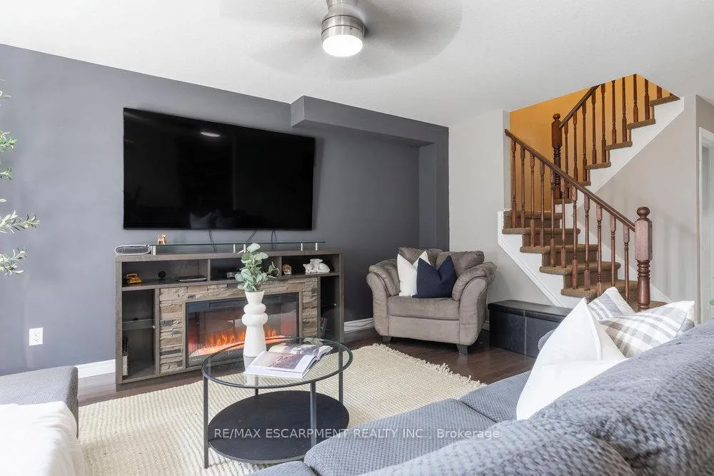 Photo 4 of 16 Avatar Place, Hamilton, Mount Hope — HOMEH