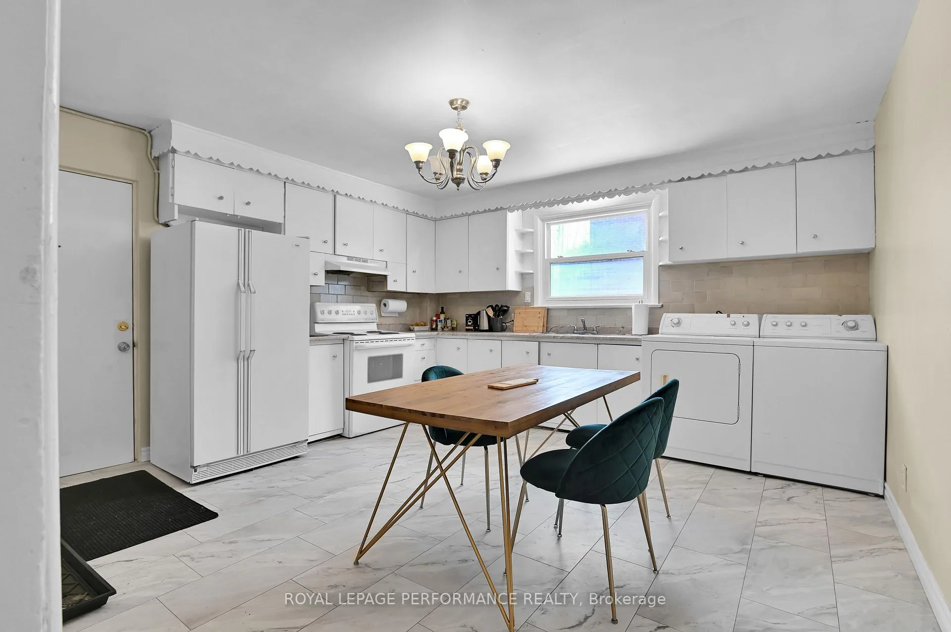 Photo 8 of Unit #2, 474 Vernon Avenue, Ottawa, Castle Heights — HOMEH