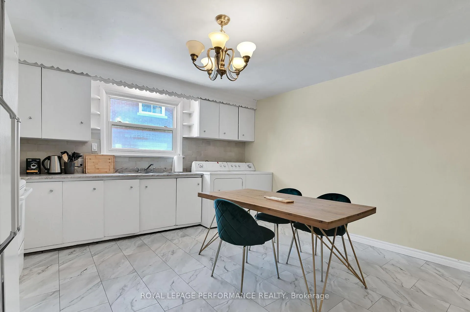Photo 9 of Unit #2, 474 Vernon Avenue, Ottawa, Castle Heights — HOMEH