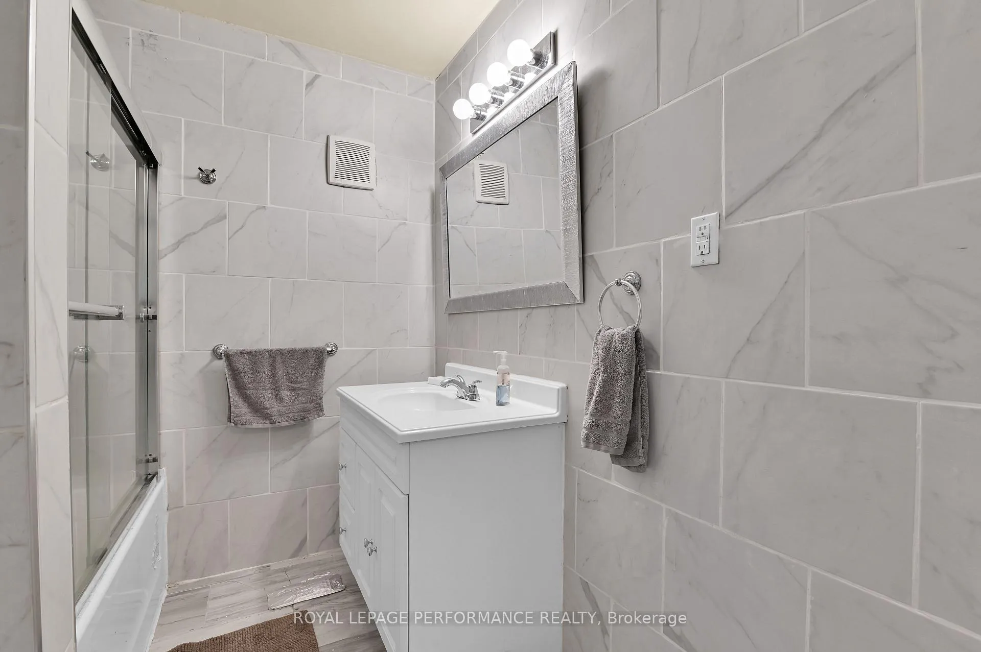 Photo 12 of Unit #2, 474 Vernon Avenue, Ottawa, Castle Heights — HOMEH