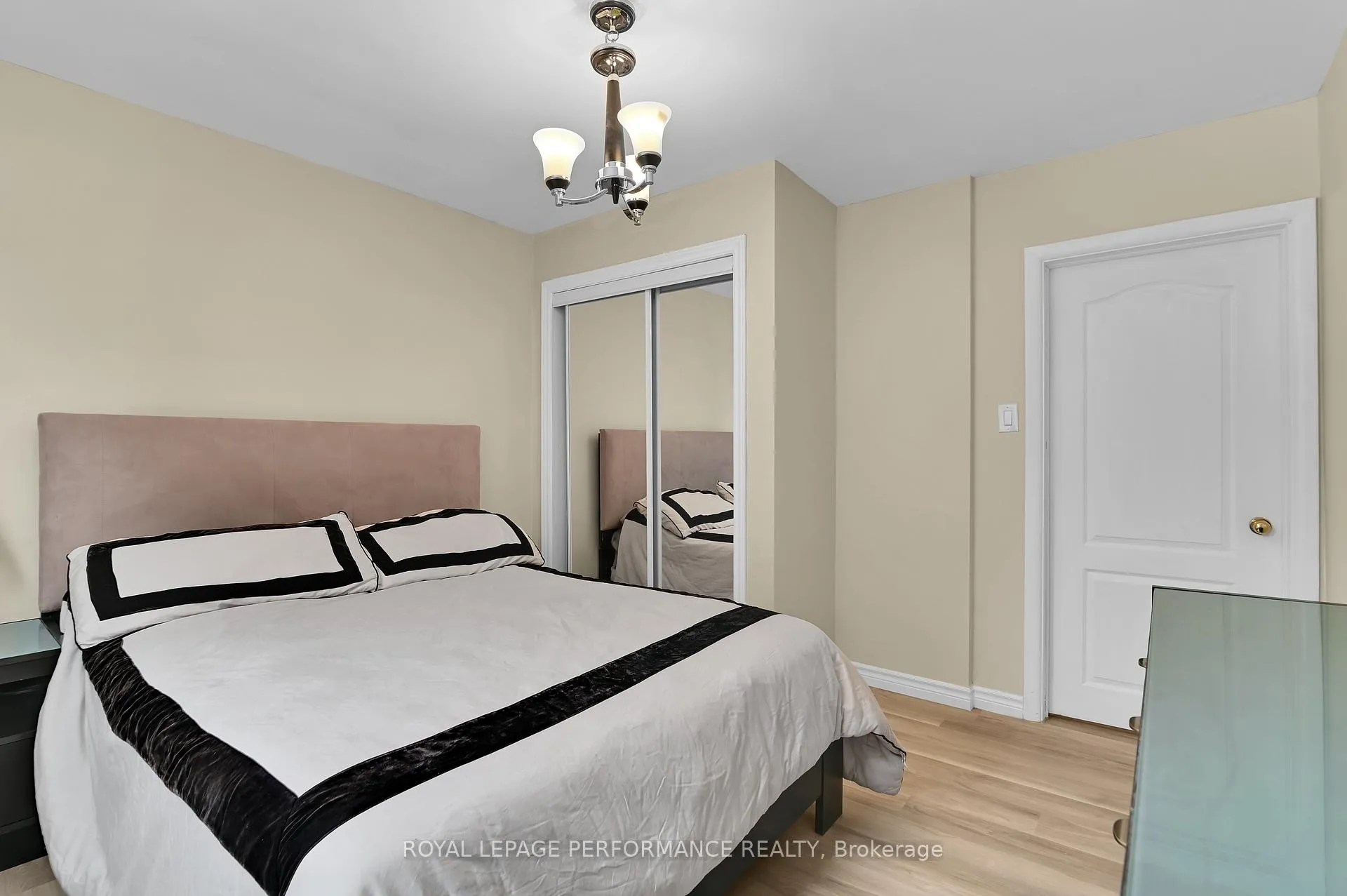 Photo 15 of Unit #2, 474 Vernon Avenue, Ottawa, Castle Heights — HOMEH
