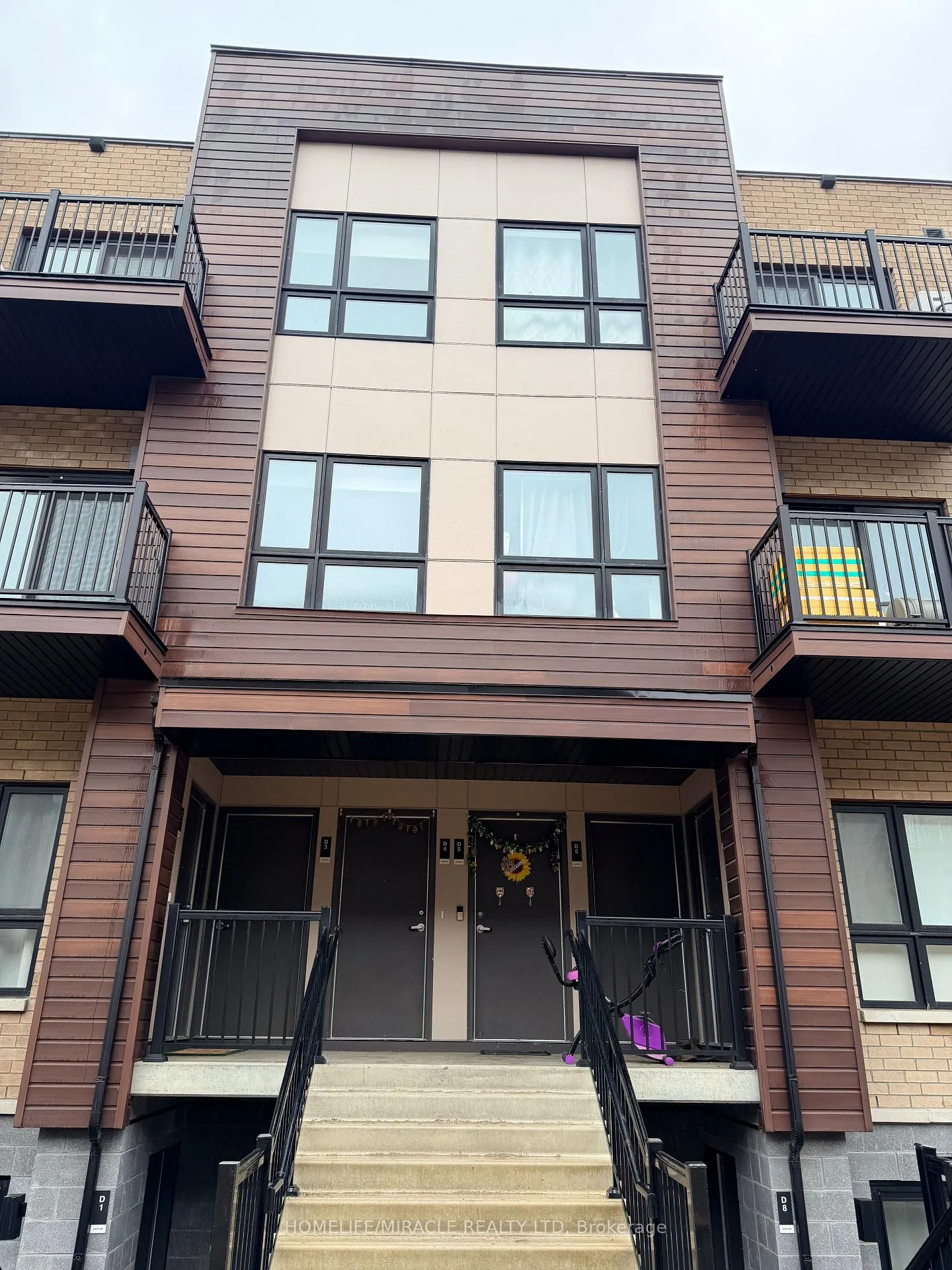 Front of Unit D5, 10 Palace Street