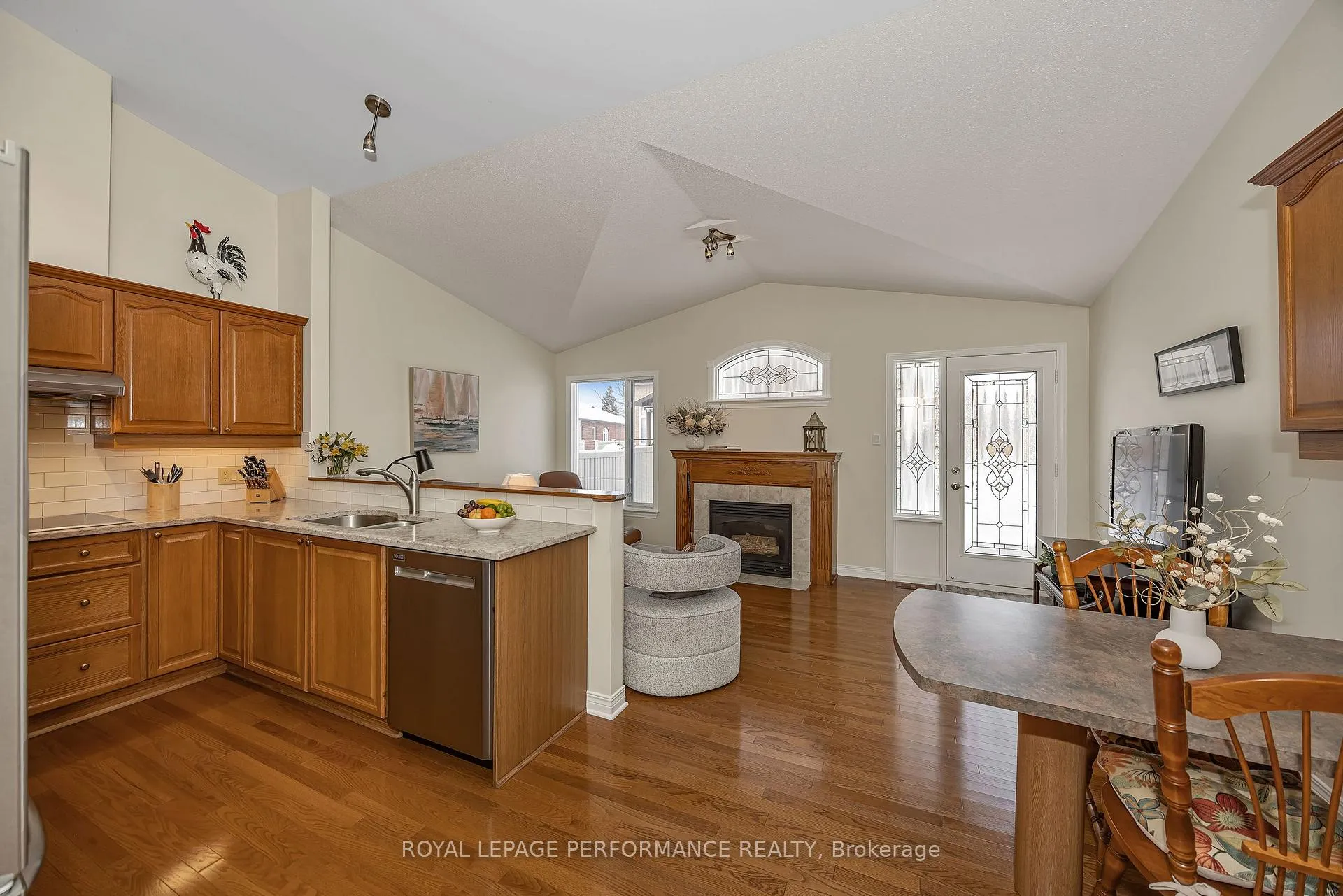 Photo 9 of 49 Peregrine Crescent, Ottawa, Kanata - Bridlewood — HOMEH