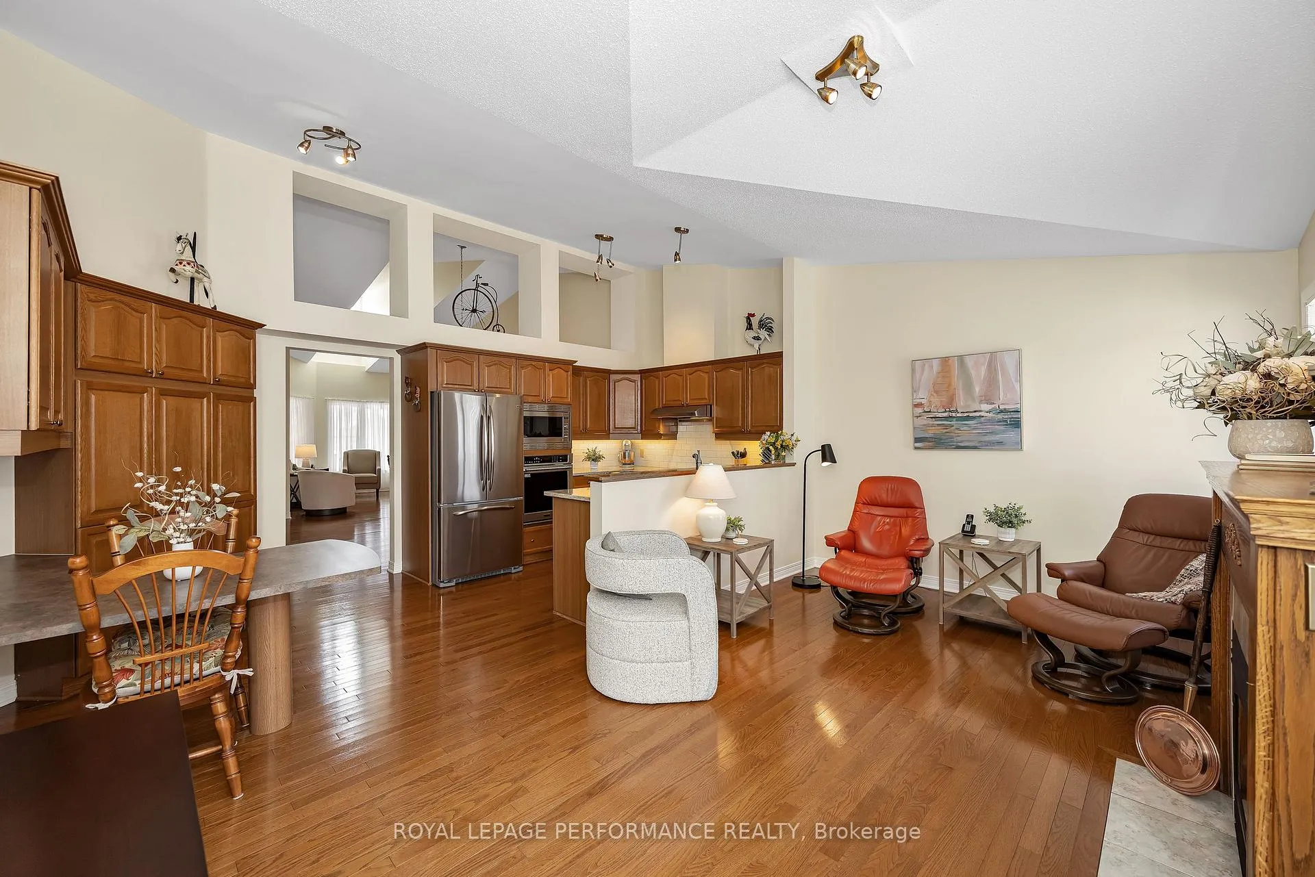 Photo 10 of 49 Peregrine Crescent, Ottawa, Kanata - Bridlewood — HOMEH