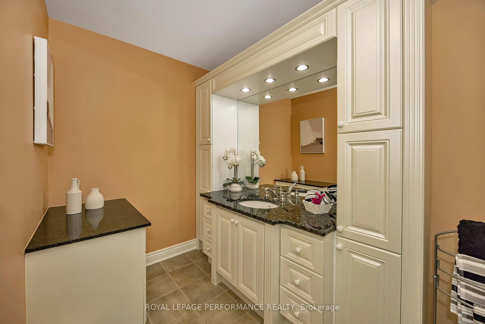 Photo 16 of 49 Peregrine Crescent, Ottawa, Kanata - Bridlewood — HOMEH