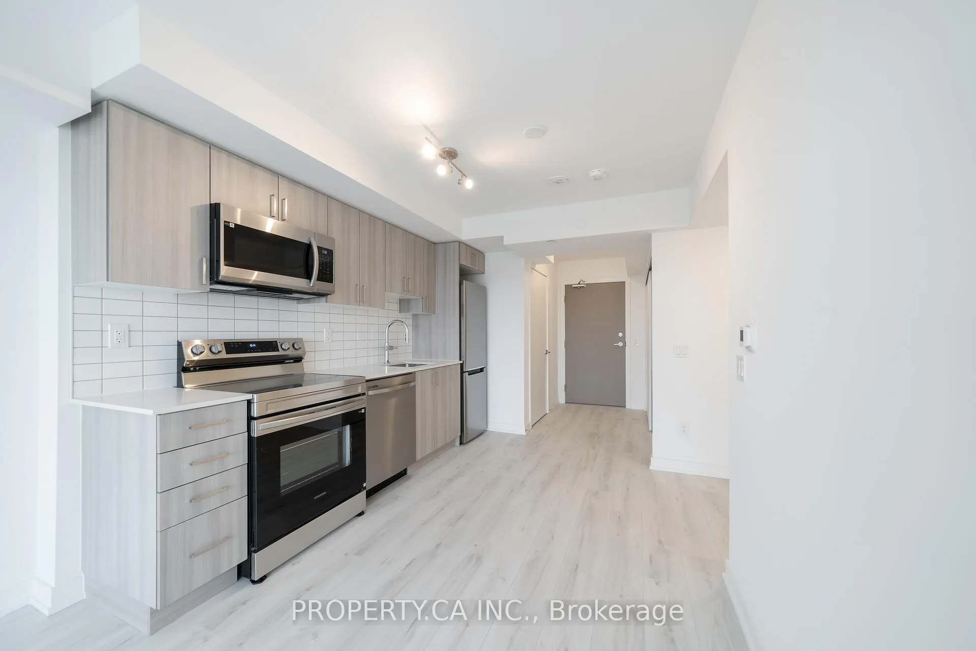Photo 5 of Unit 1203, 1010 Sandy Beach Road, Pickering, Bay Ridges — HOMEH
