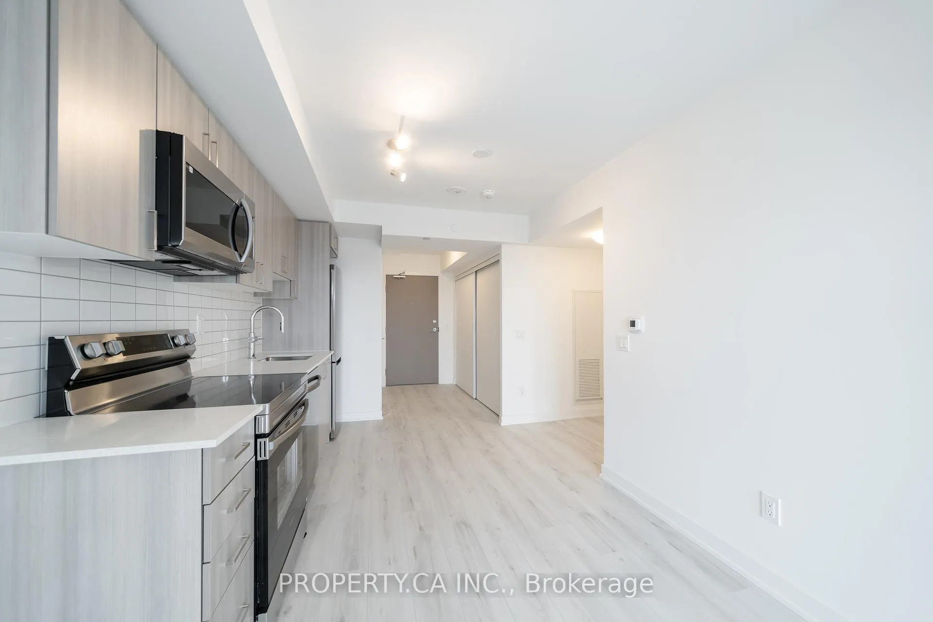 Photo 6 of Unit 1203, 1010 Sandy Beach Road, Pickering, Bay Ridges — HOMEH