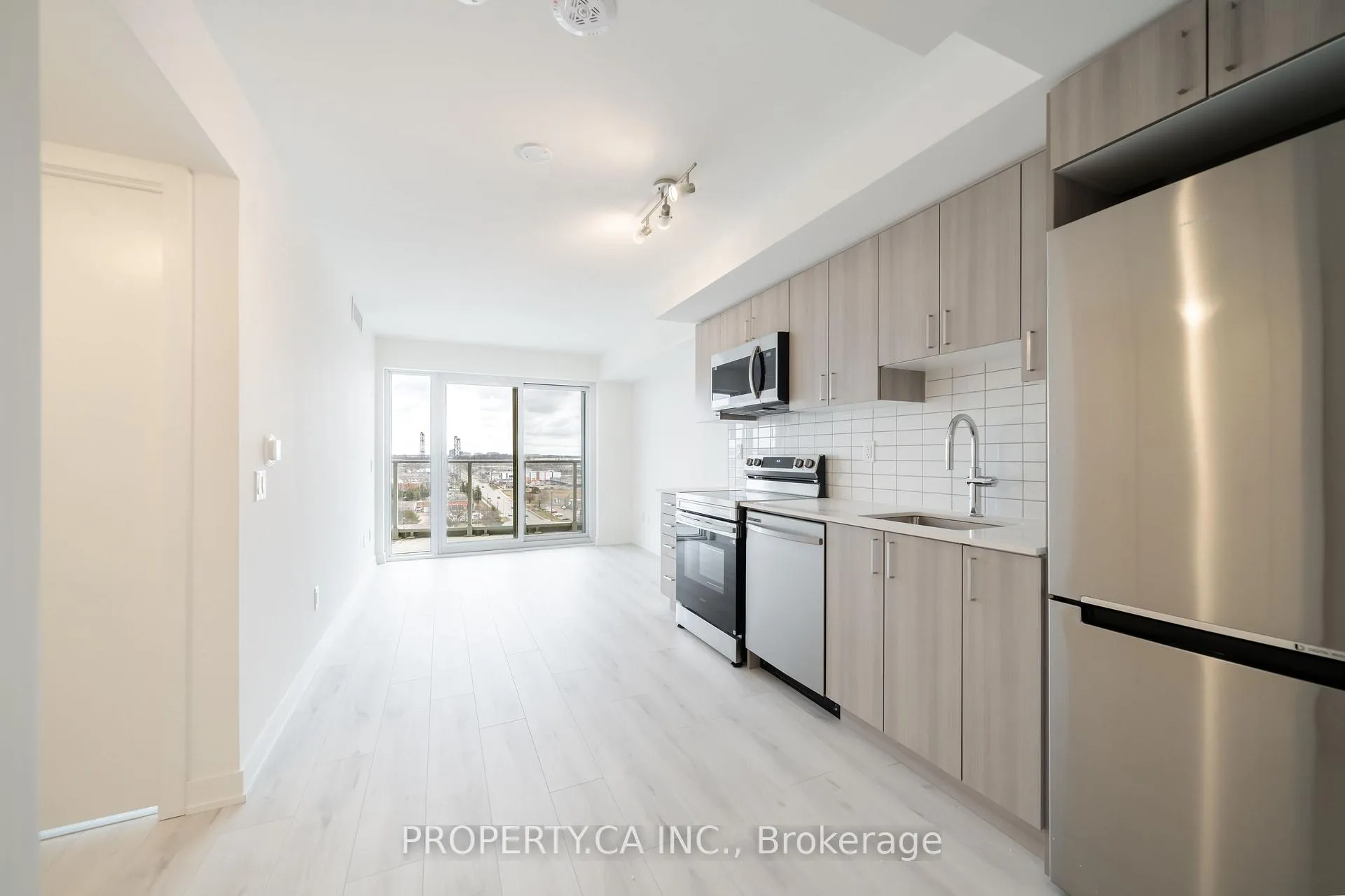 Photo 8 of Unit 1203, 1010 Sandy Beach Road, Pickering, Bay Ridges — HOMEH