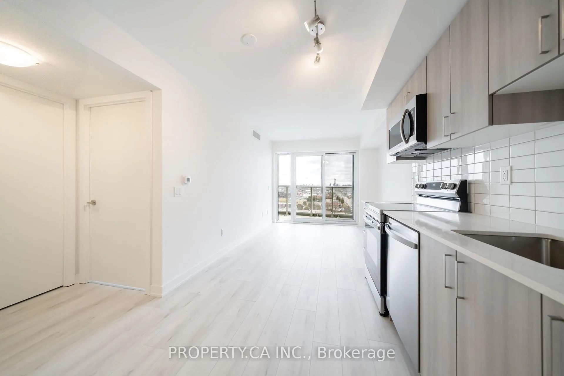 Photo 9 of Unit 1203, 1010 Sandy Beach Road, Pickering, Bay Ridges — HOMEH