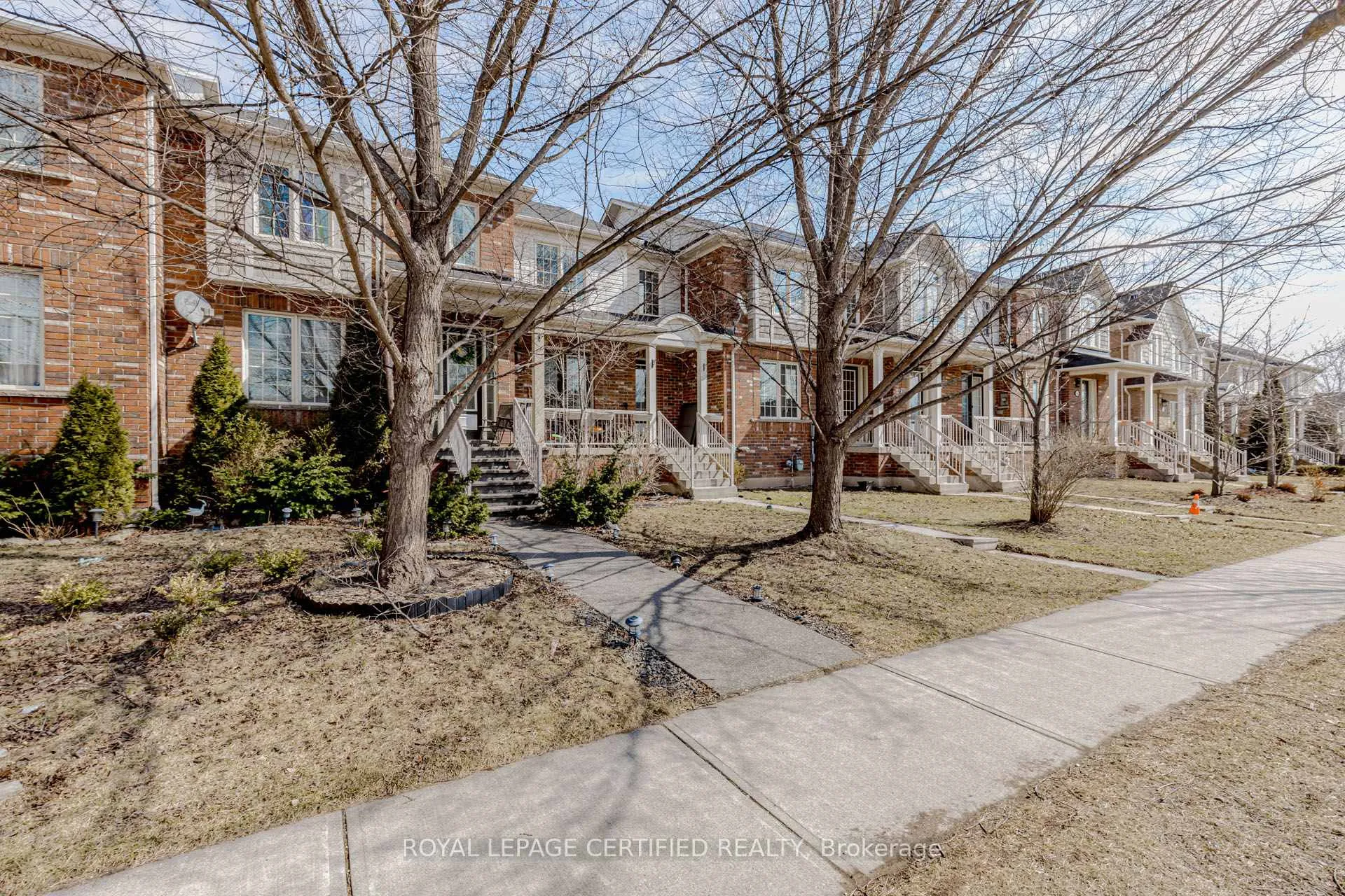 Photo 2 of 2509 Postmaster Drive, Oakville, Westmount — HOMEH