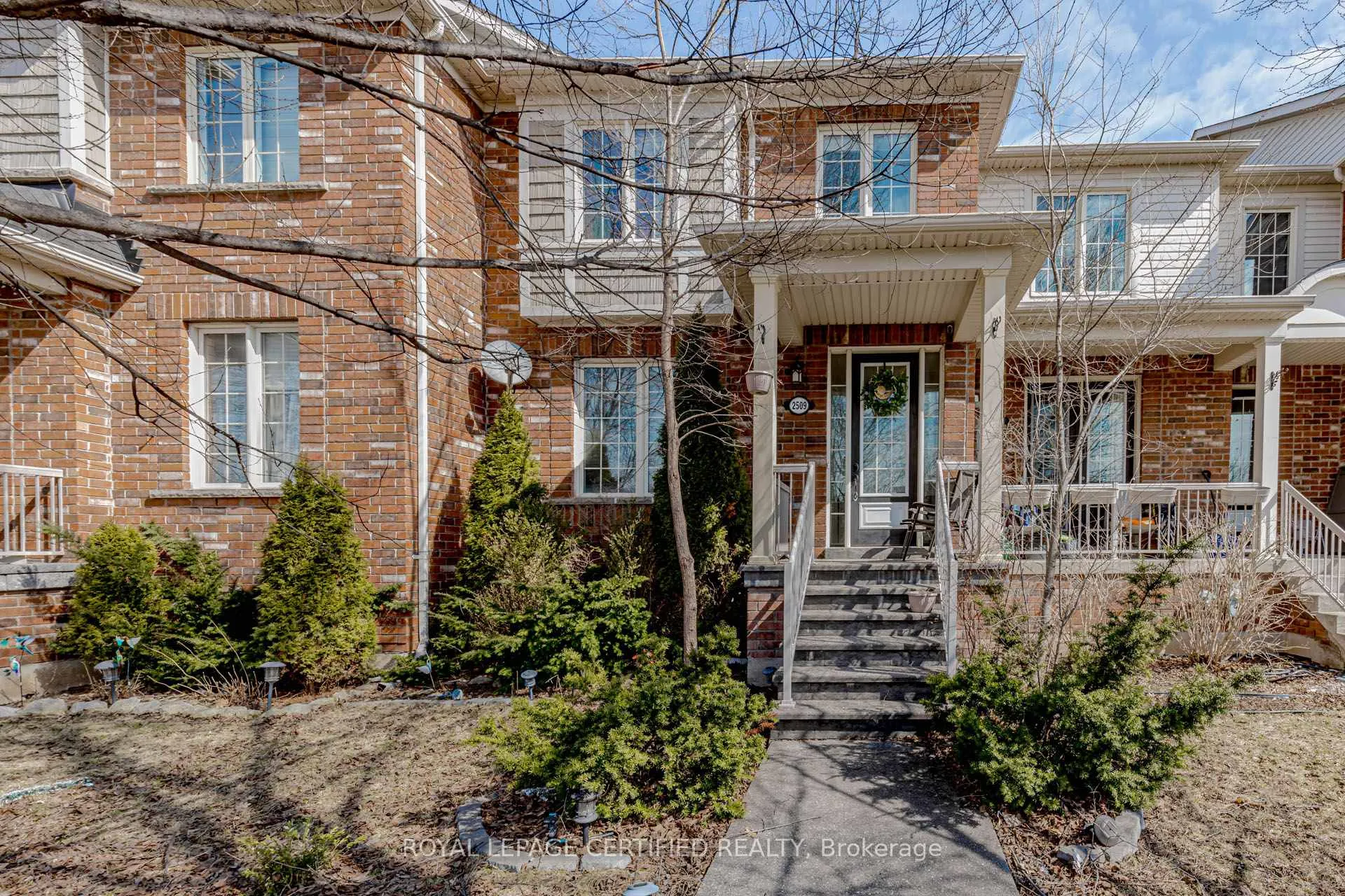Photo 3 of 2509 Postmaster Drive, Oakville, Westmount — HOMEH