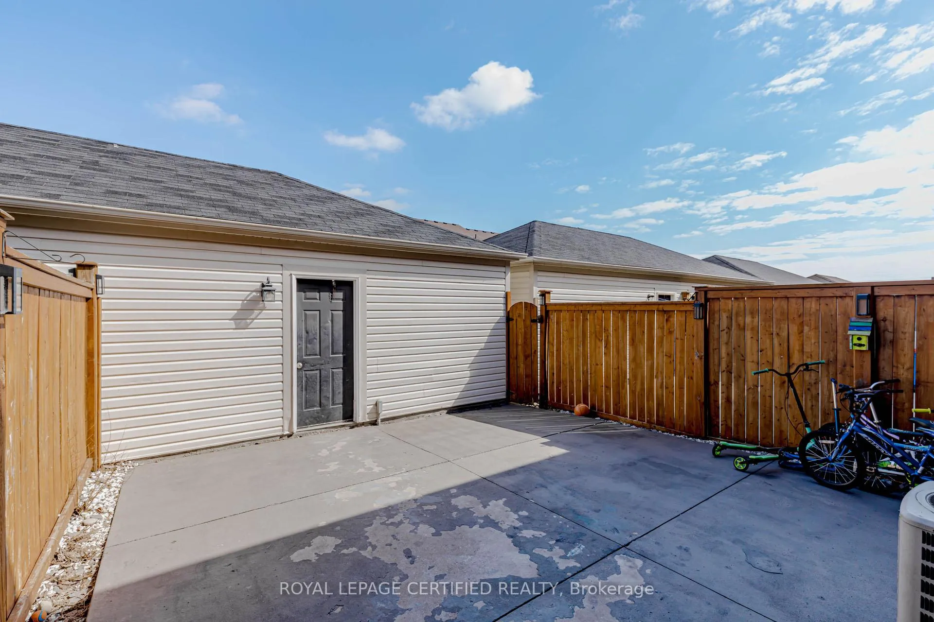 Photo 47 of 2509 Postmaster Drive, Oakville, Westmount — HOMEH