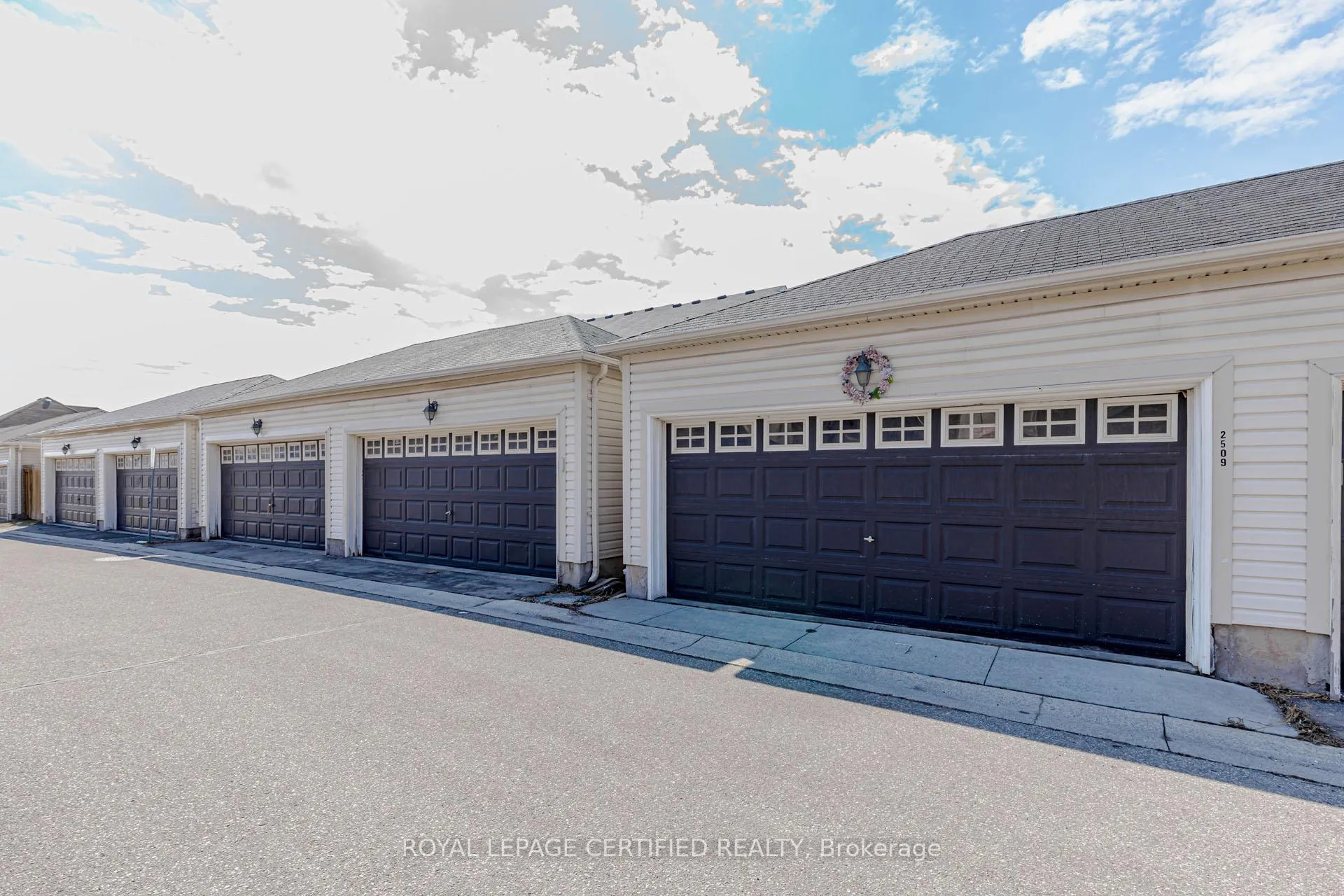 Photo 50 of 2509 Postmaster Drive, Oakville, Westmount — HOMEH