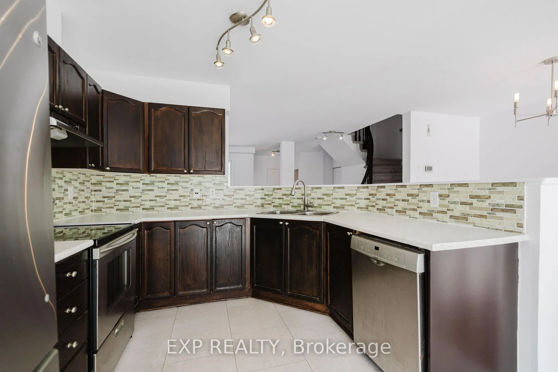 Photo 16 of 1116 Ballantyne Drive, Ottawa, Fallingbrook/Gardenway South — HOMEH