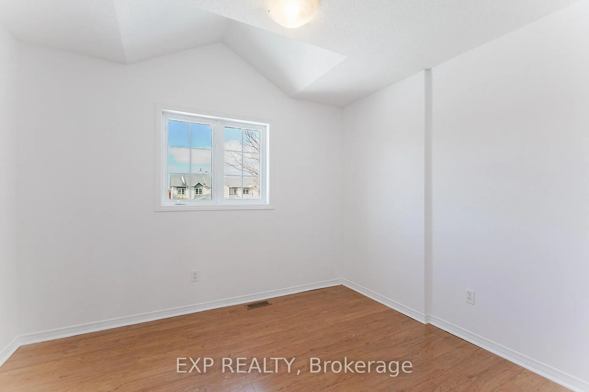 Photo 24 of 1116 Ballantyne Drive, Ottawa, Fallingbrook/Gardenway South — HOMEH