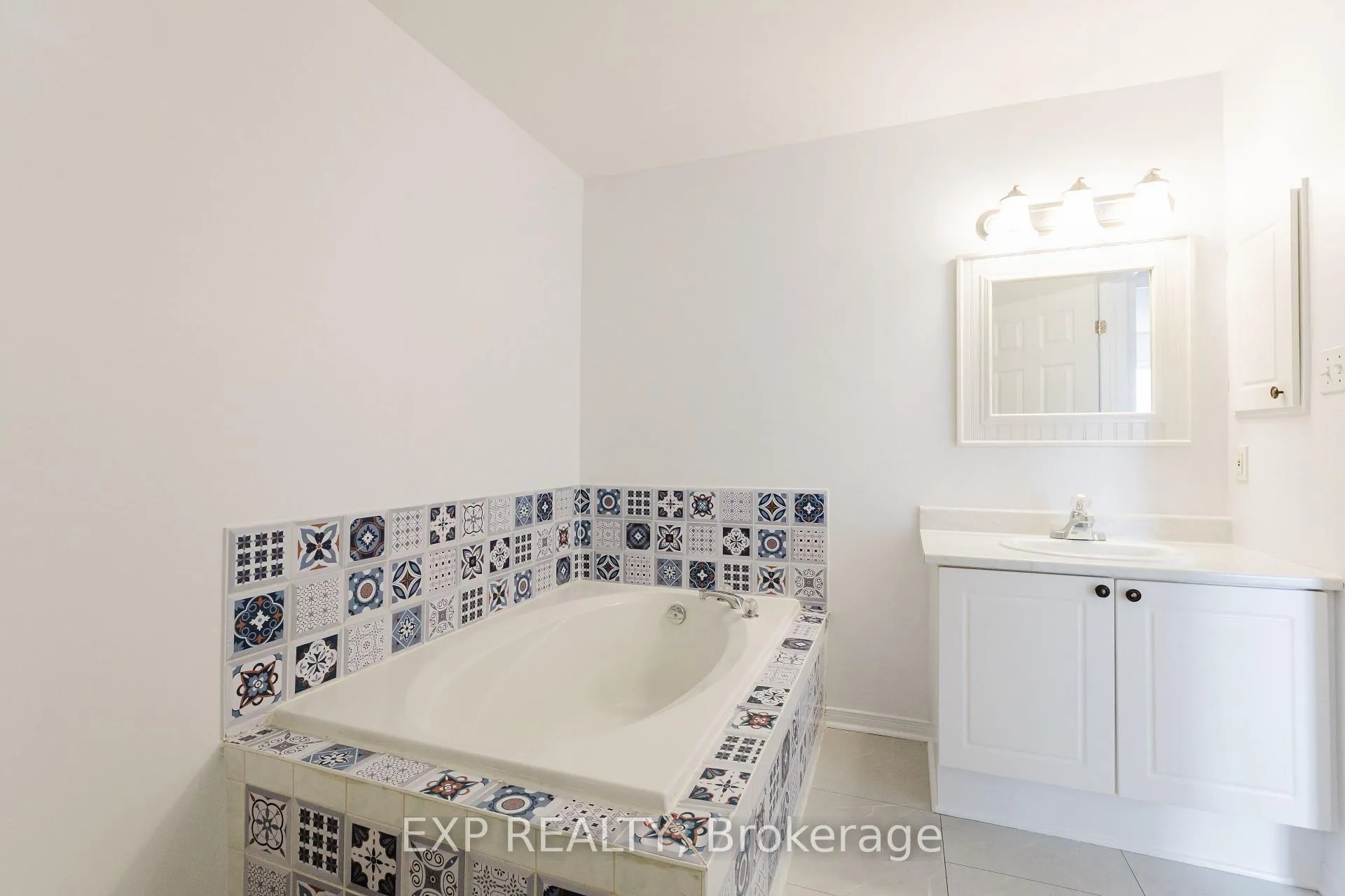 Photo 26 of 1116 Ballantyne Drive, Ottawa, Fallingbrook/Gardenway South — HOMEH