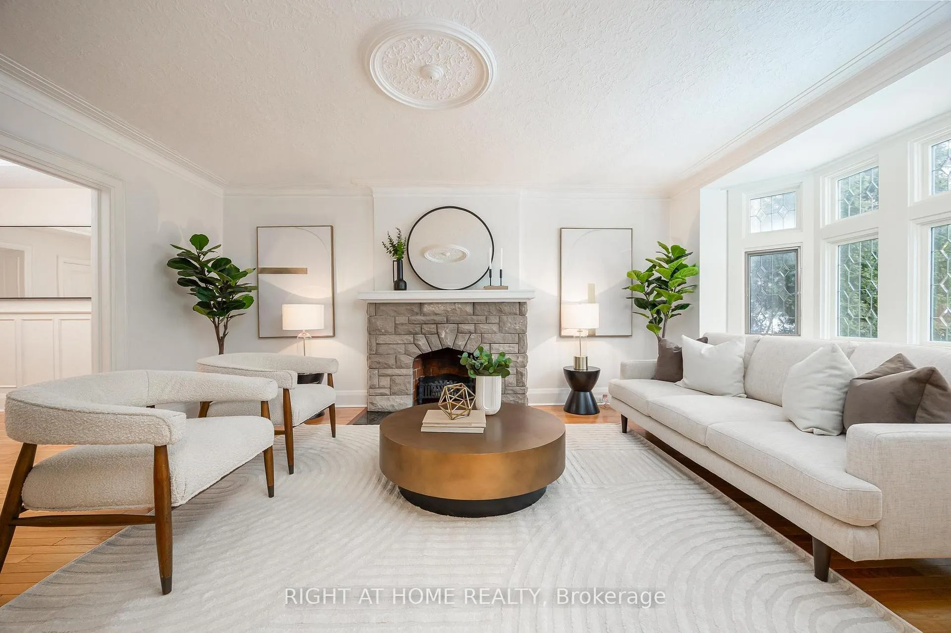 Photo 2 of 25 Fleming Crescent, Toronto, Leaside — HOMEH