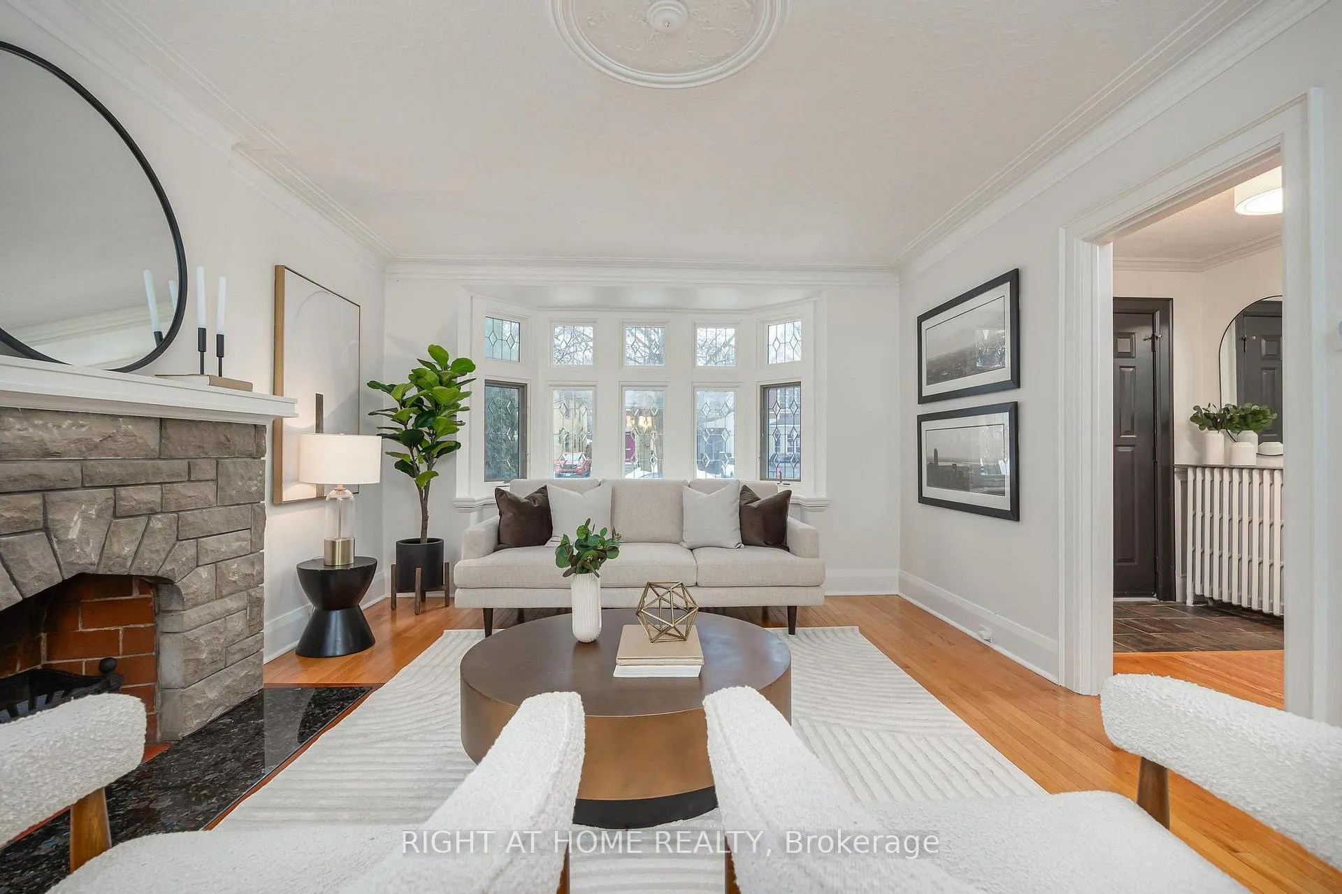 Photo 3 of 25 Fleming Crescent, Toronto, Leaside — HOMEH