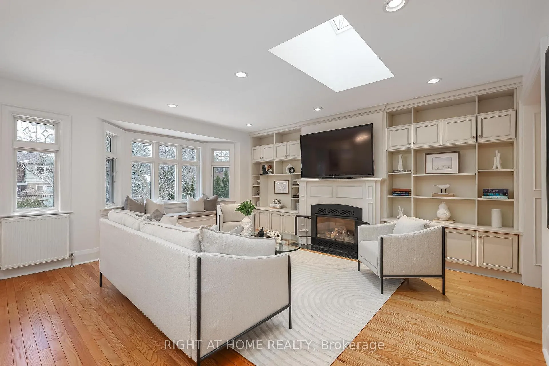 Photo 7 of 25 Fleming Crescent, Toronto, Leaside — HOMEH