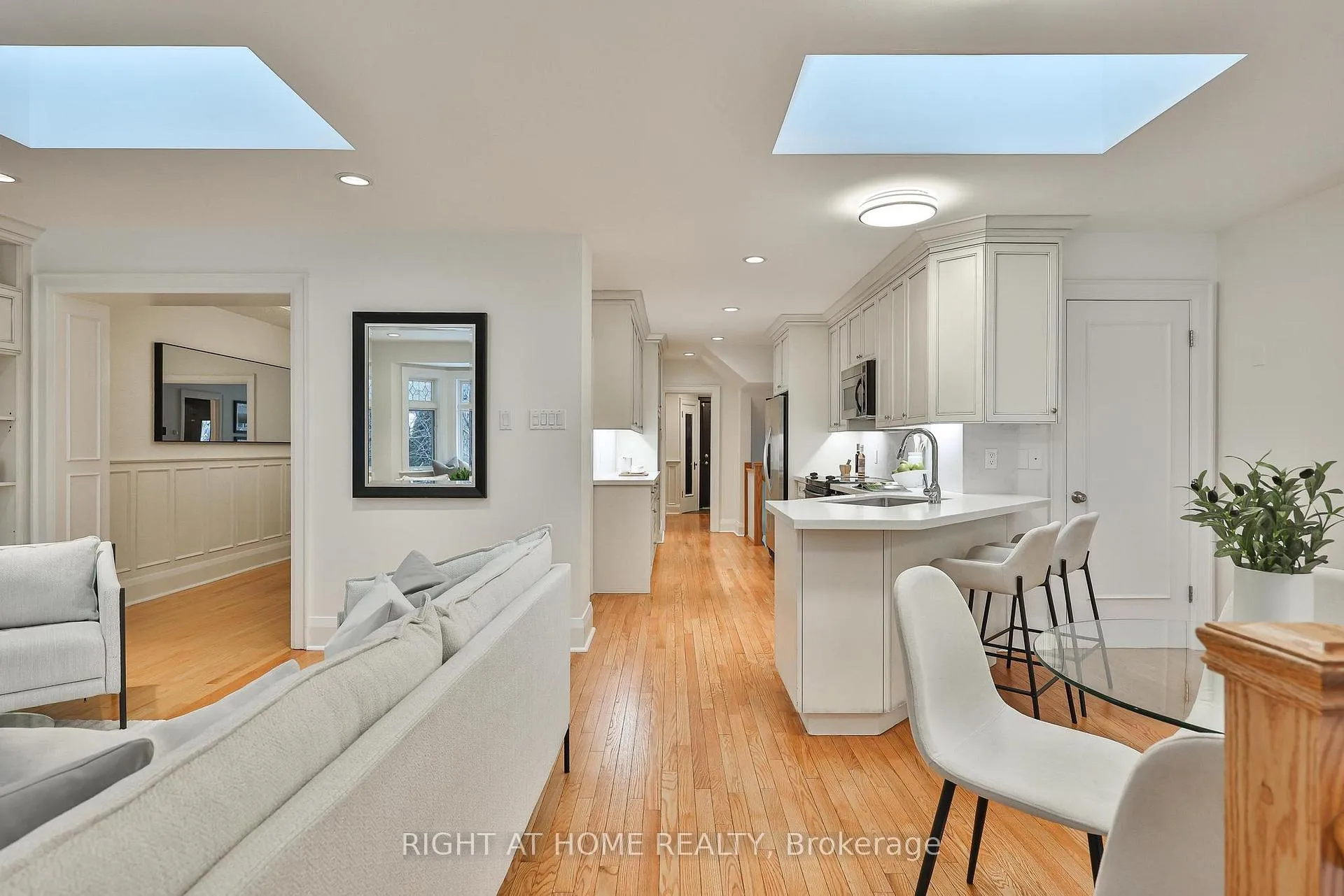 Photo 11 of 25 Fleming Crescent, Toronto, Leaside — HOMEH